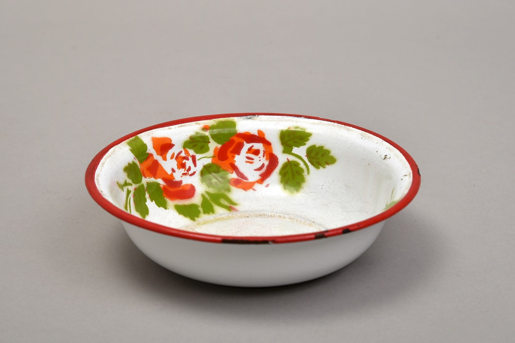 Zománcozott tányér, Lampart (Óbudai Múzeum CC BY-NC-SA)