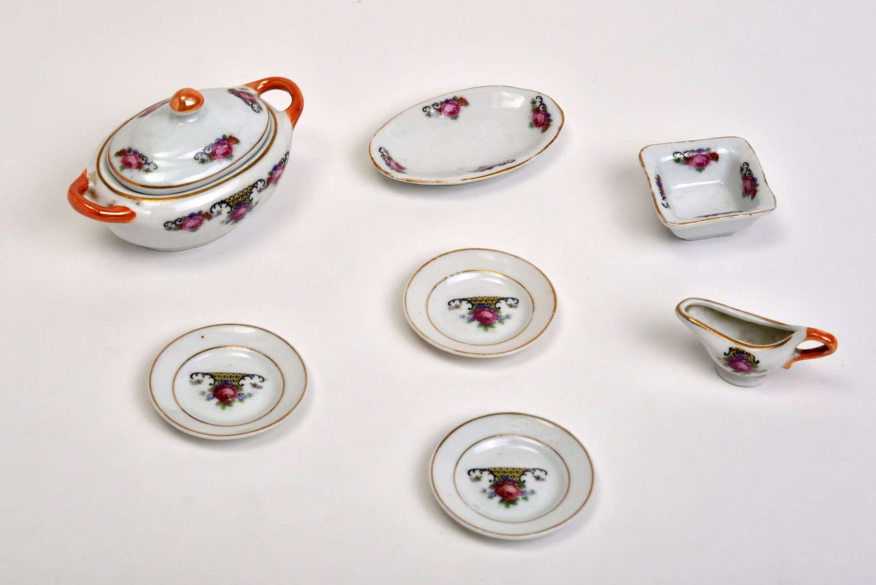 Porcelán étkészlet, 8 db (Óbudai Múzeum CC BY-NC-SA)