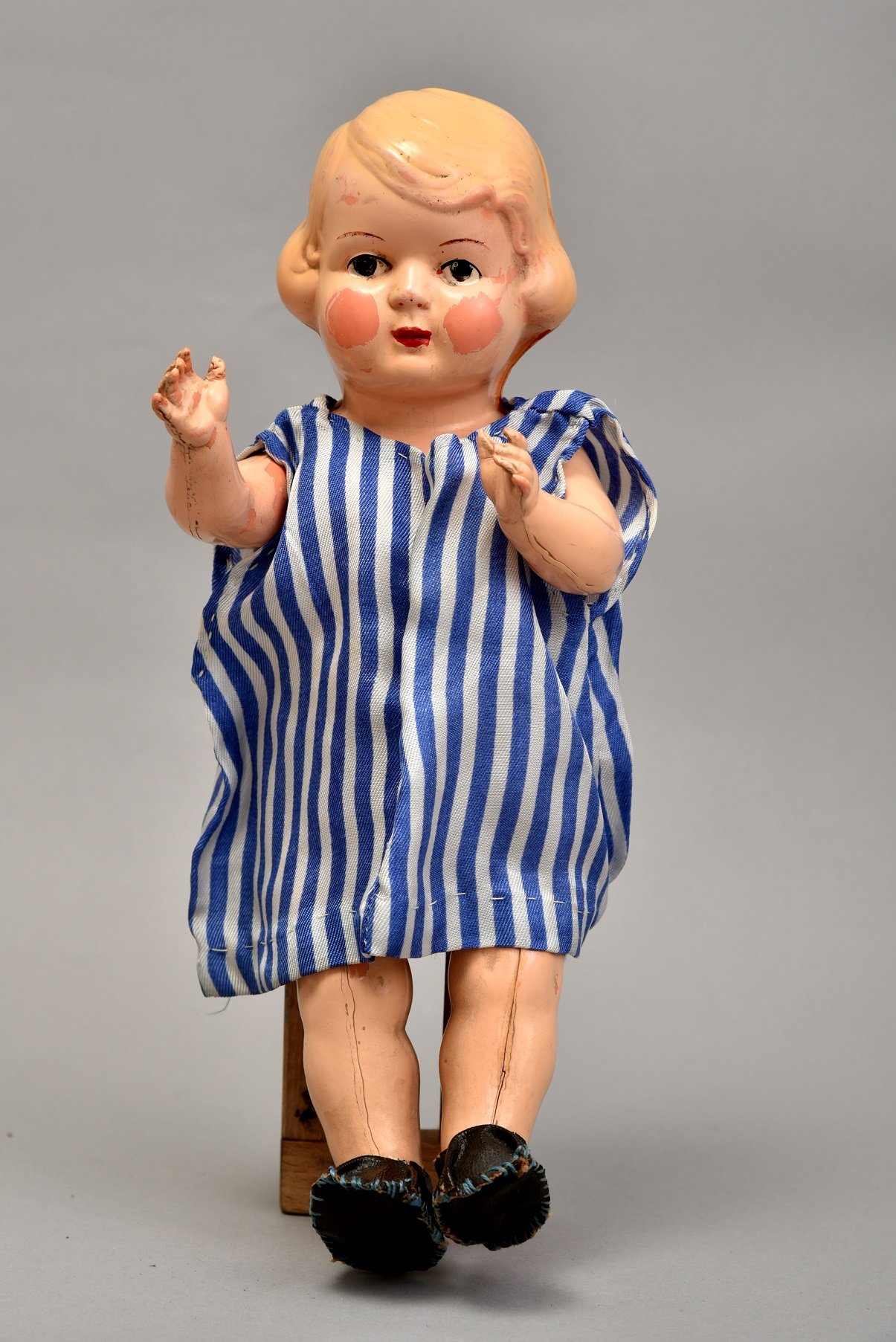Celluloid baba, házi készítésű ruhákkal (Óbudai Múzeum CC BY-NC-SA)
