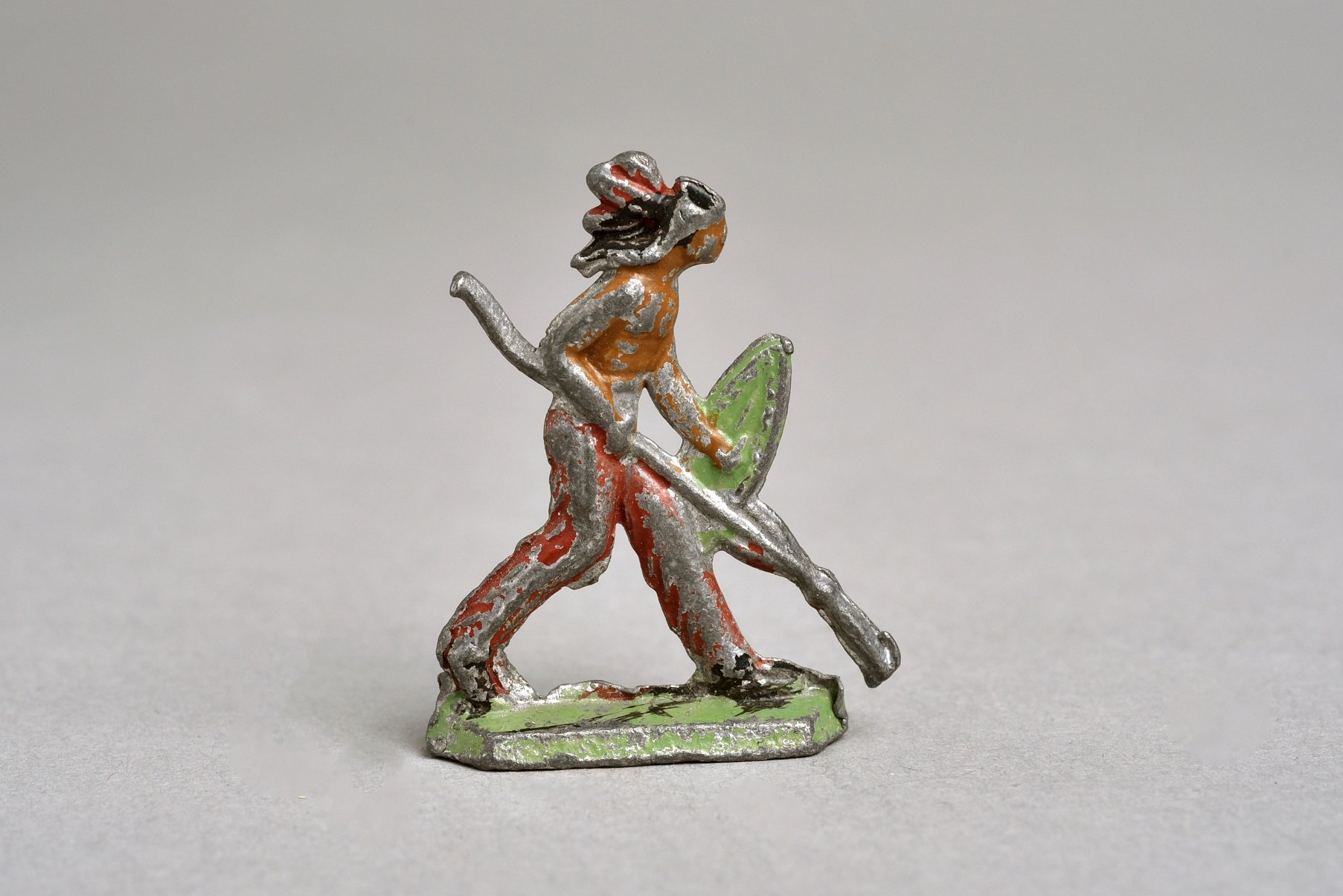 Indián ólomfigura (Óbudai Múzeum CC BY-NC-SA)