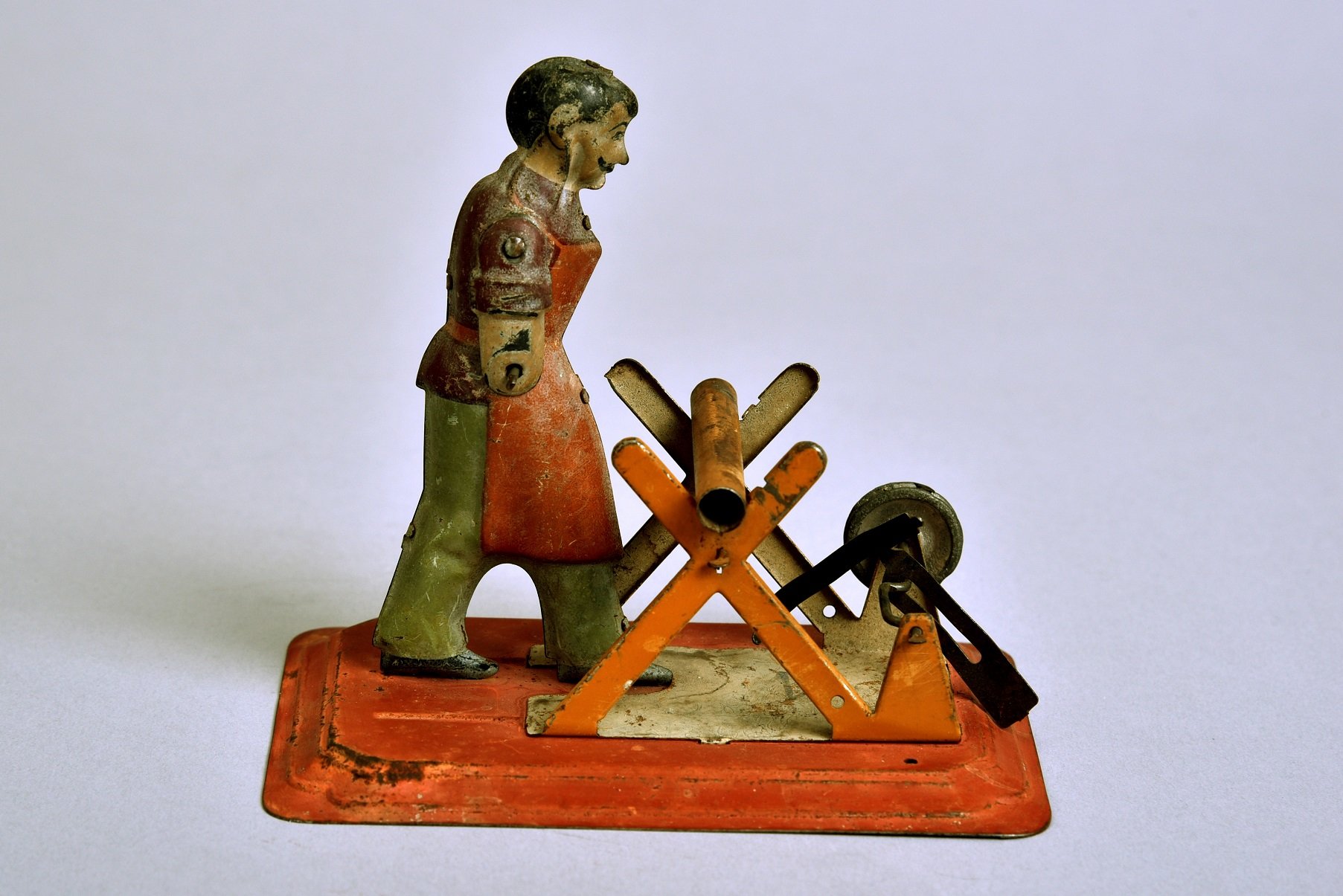 Mechanikus játék: fűrész (Óbudai Múzeum CC BY-NC-SA)