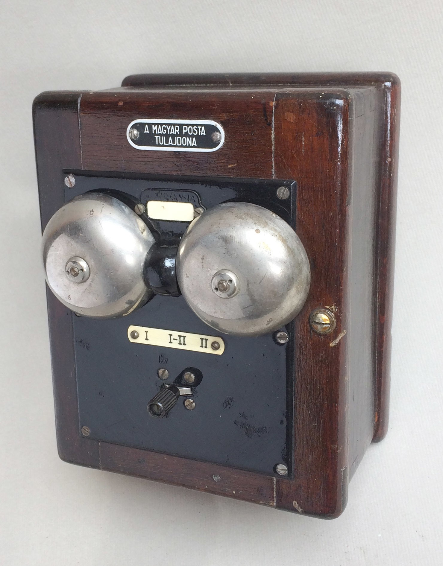 LB I/2-es átkapcsoló szekrény fadobozban (Postamúzeum CC BY-NC-SA)
