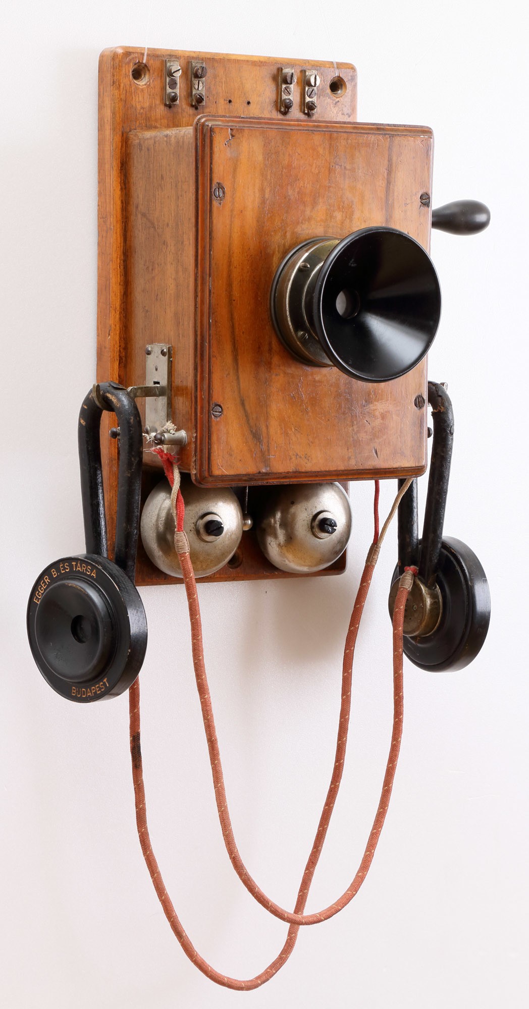 Fali LB telefonkészülék (Postamúzeum CC BY-NC-SA)