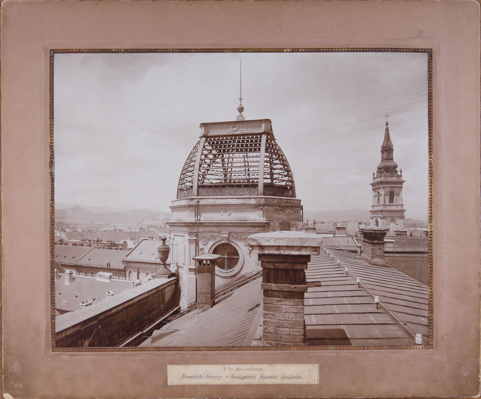 M. kir. távírószolgálat. Bevezető torony a budapesti főposta épületén. (Postamúzeum CC BY-NC-SA)
