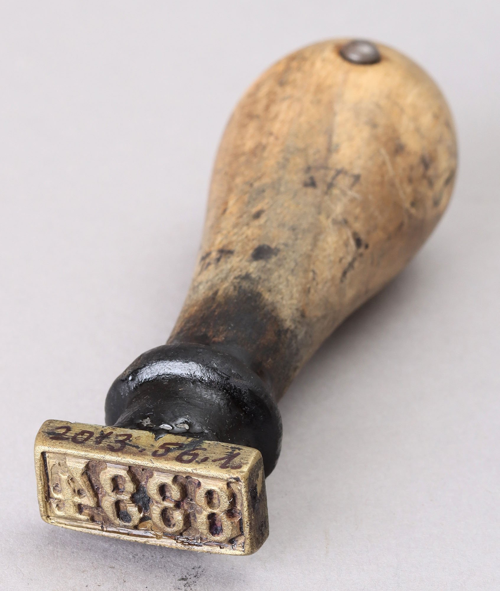 Ellenőrző számbélyegző "8334" (Postamúzeum CC BY-NC-SA)