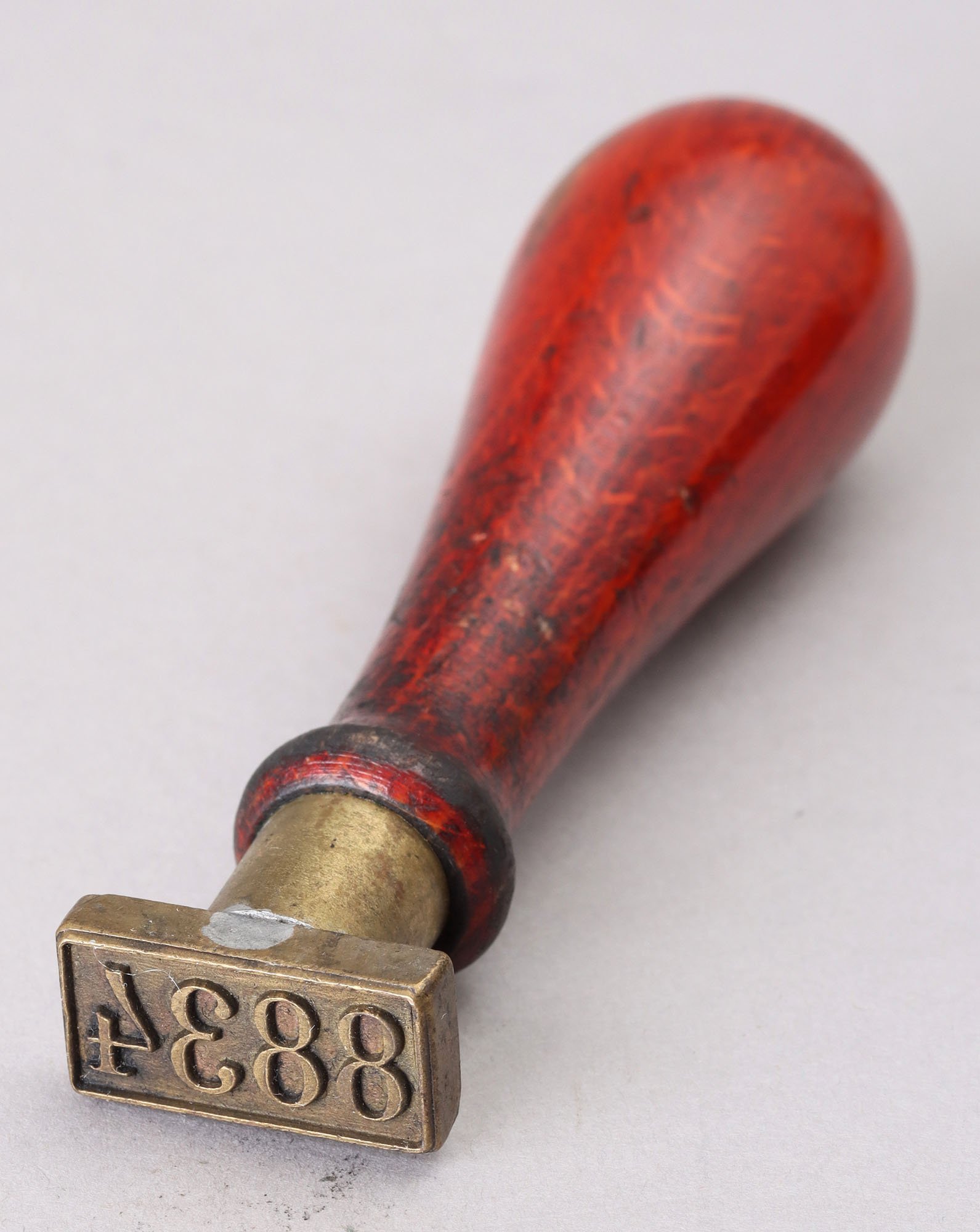 Ellenőrző számbélyegző "8834" (Postamúzeum CC BY-NC-SA)