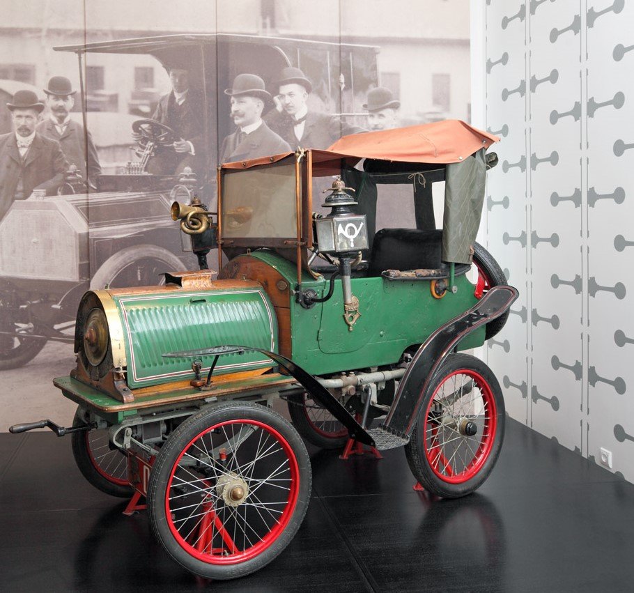 Levélszállító gépkocsi. 4-es rendszámú (Postamúzeum CC BY-NC-SA)