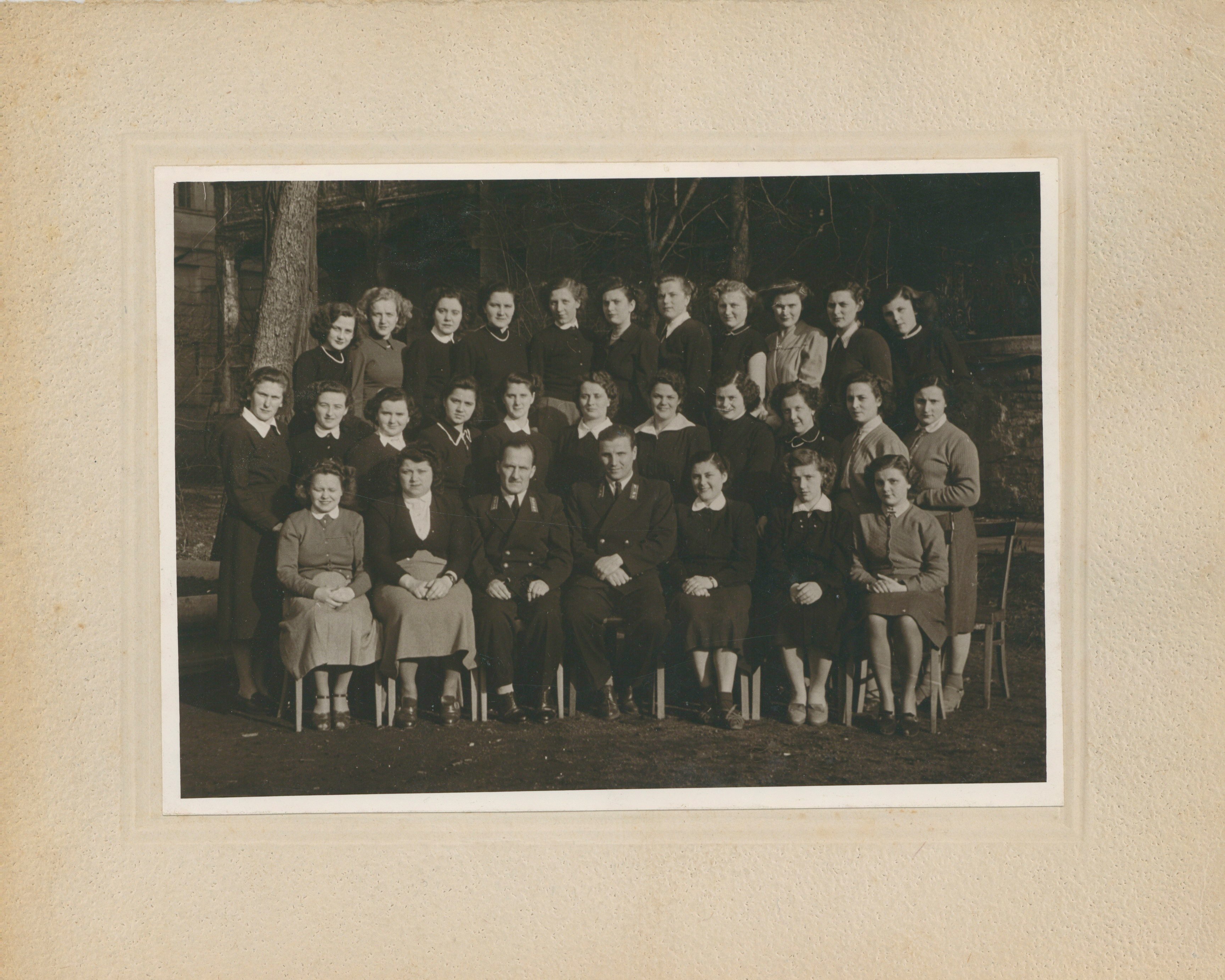 A posta segédtiszti tanfolyamának hallgatói, 1953-54 tanévben, csoportkép (Postamúzeum CC BY-NC-SA)