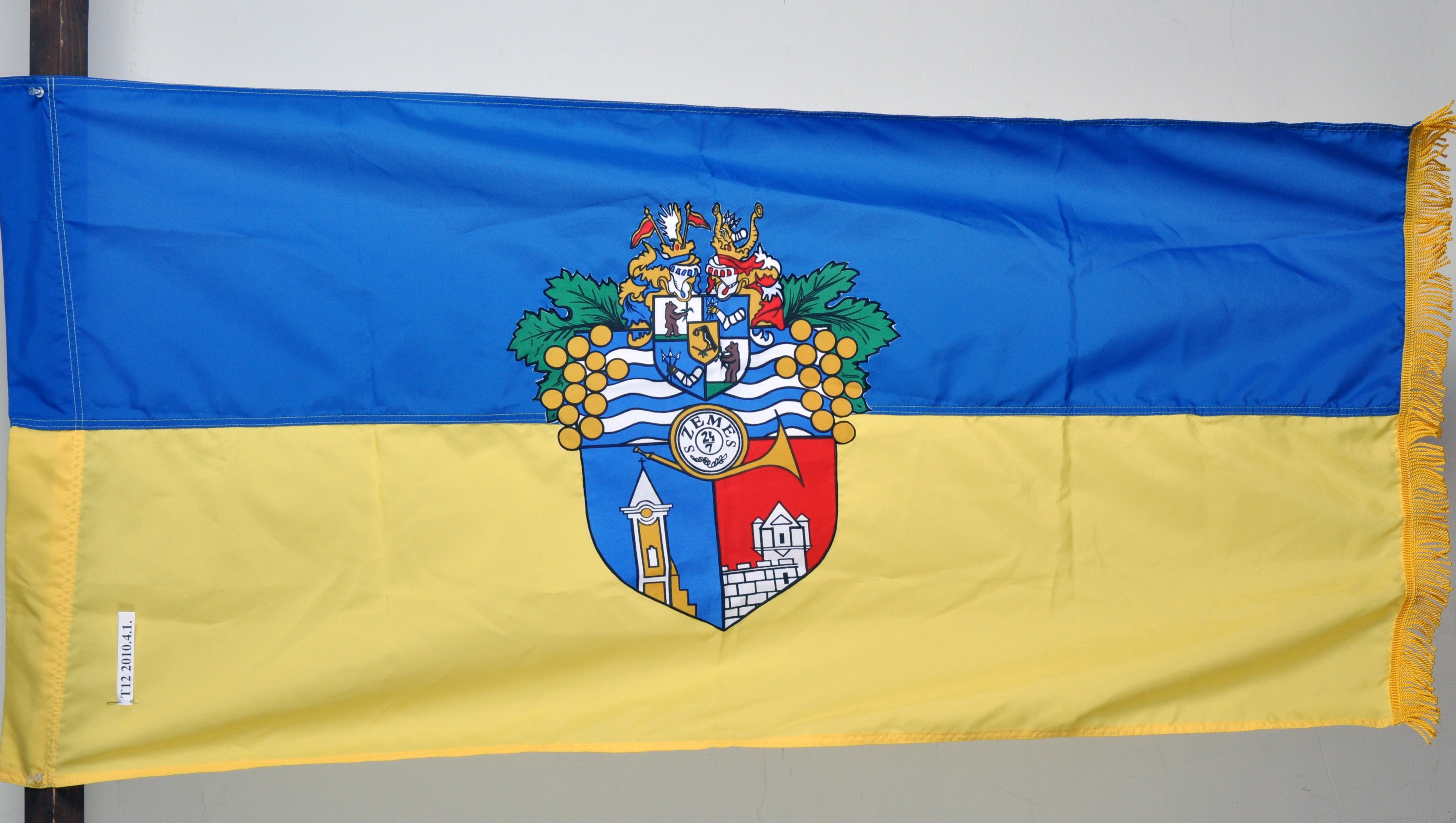Balatonszemes zászlaja (Postamúzeum CC BY-NC-SA)