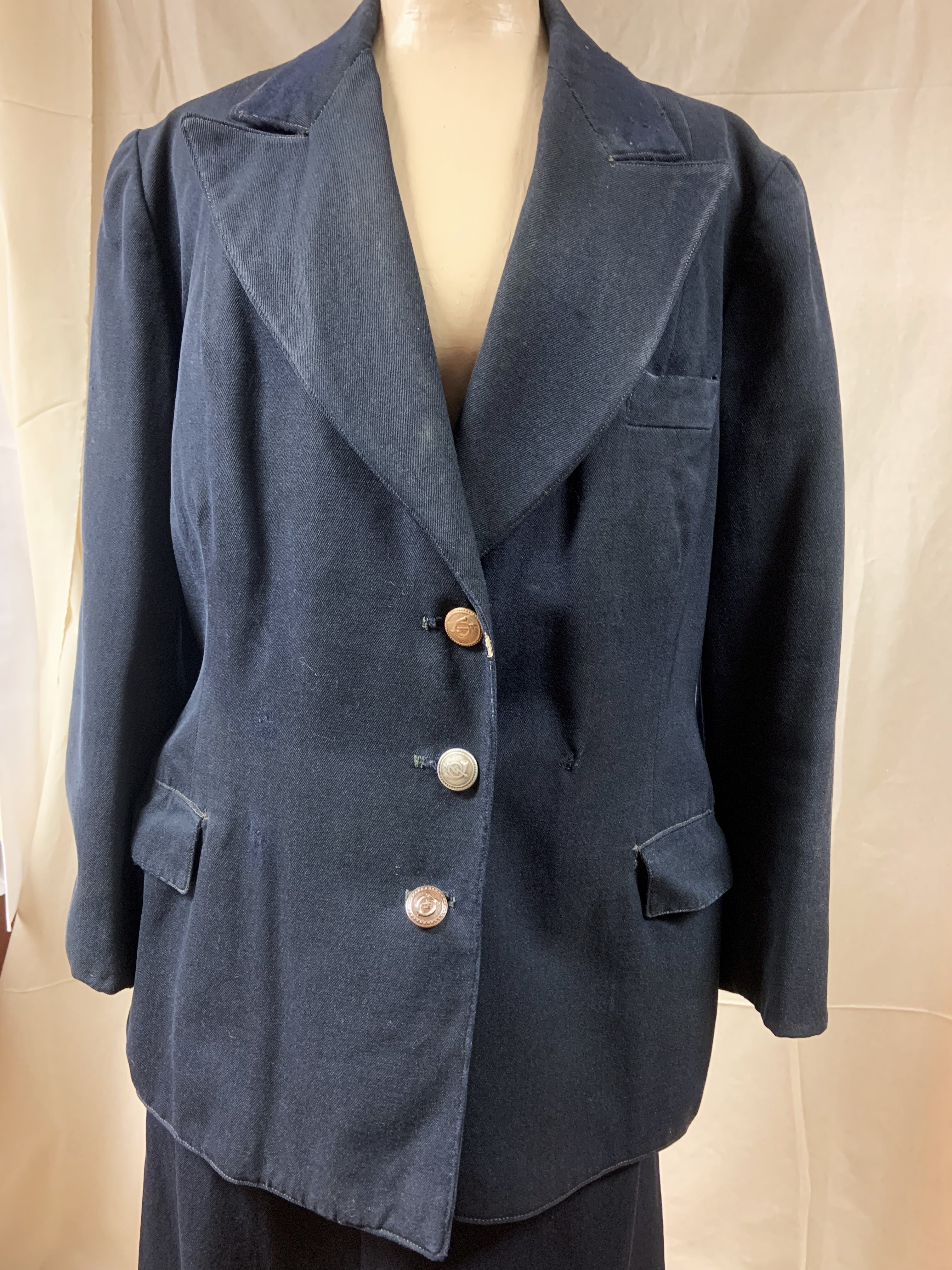Női postatiszti kosztüm 1. kabát (Postamúzeum CC BY-NC-SA)