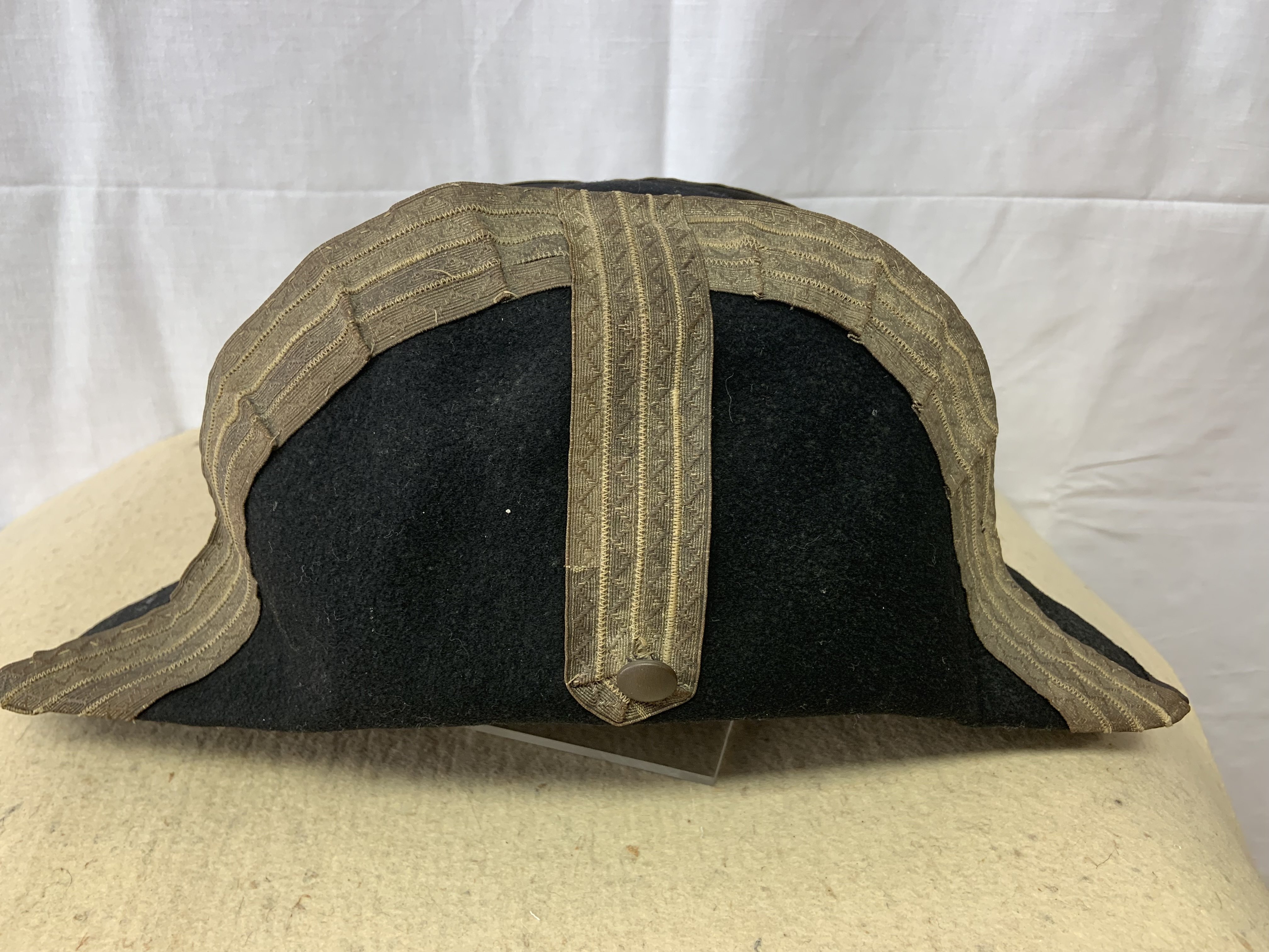 Postamesteri háromszögletű kalap (Postamúzeum CC BY-NC-SA)