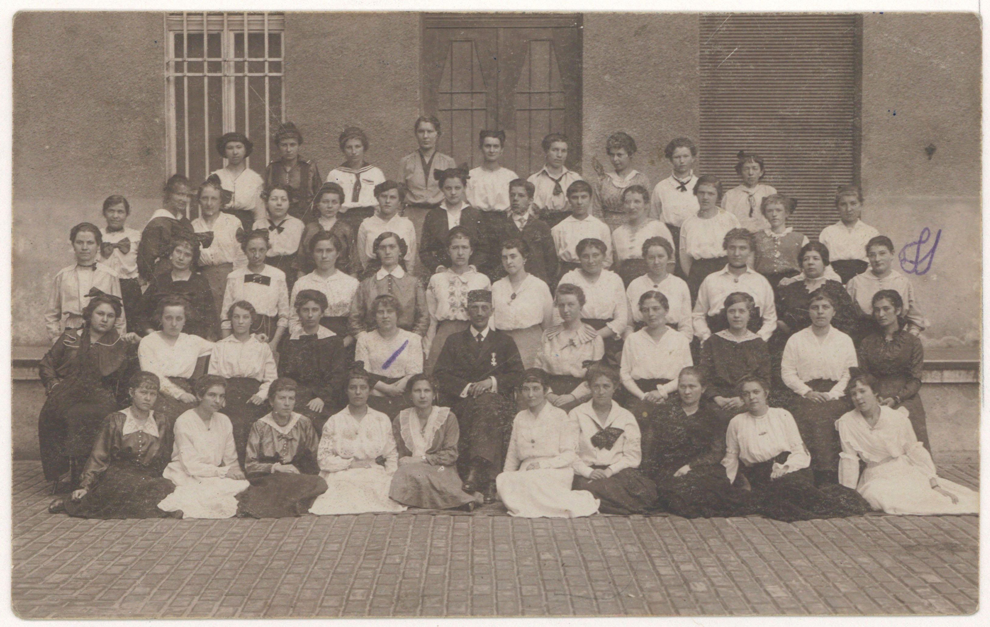 Postakiadói tanfolyam csoportképe 55 résztvevővel Sopronban (Postamúzeum CC BY-NC-SA)
