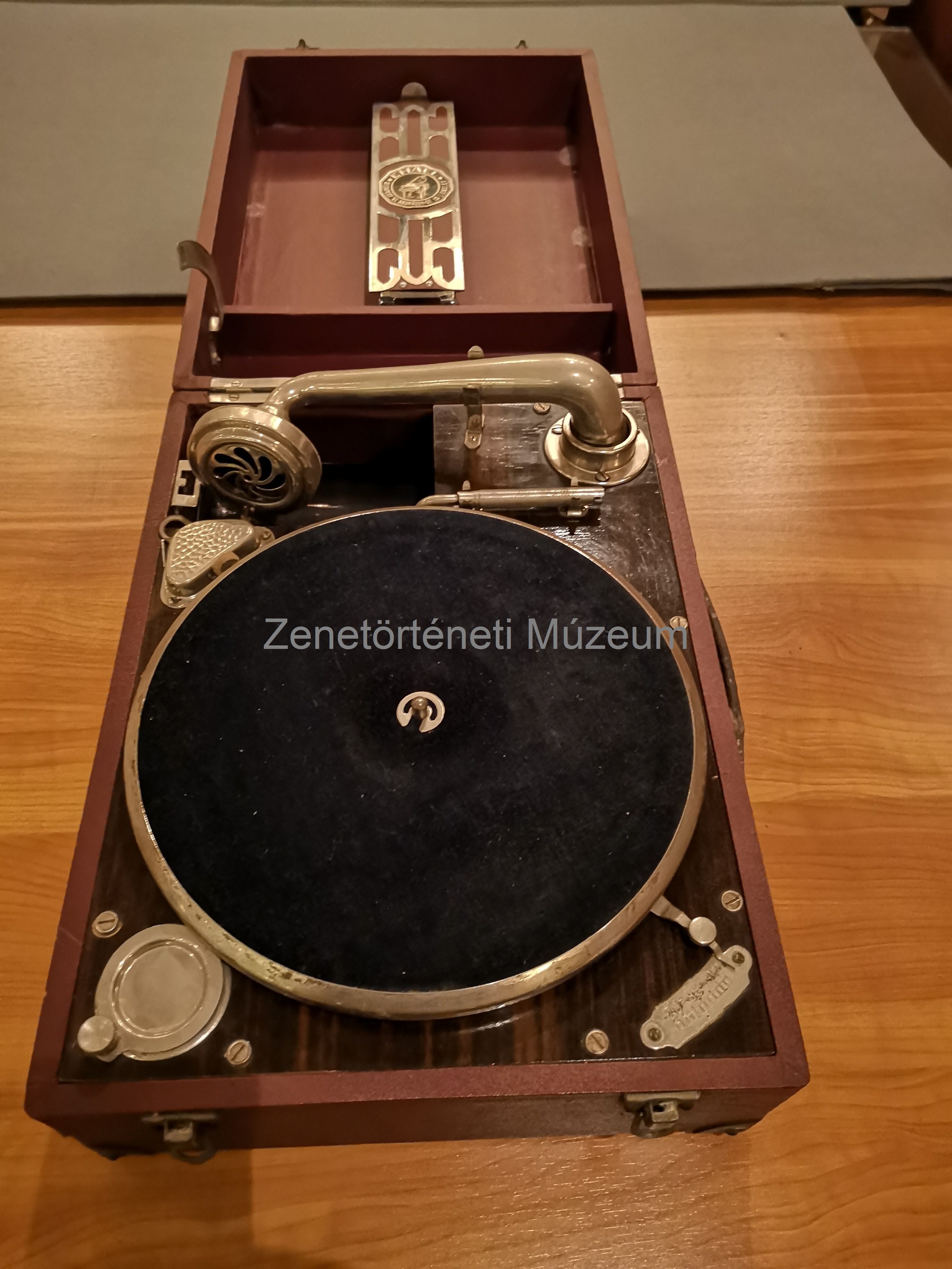 Gramofon (Zenetörténeti Múzeum CC BY-NC-SA)