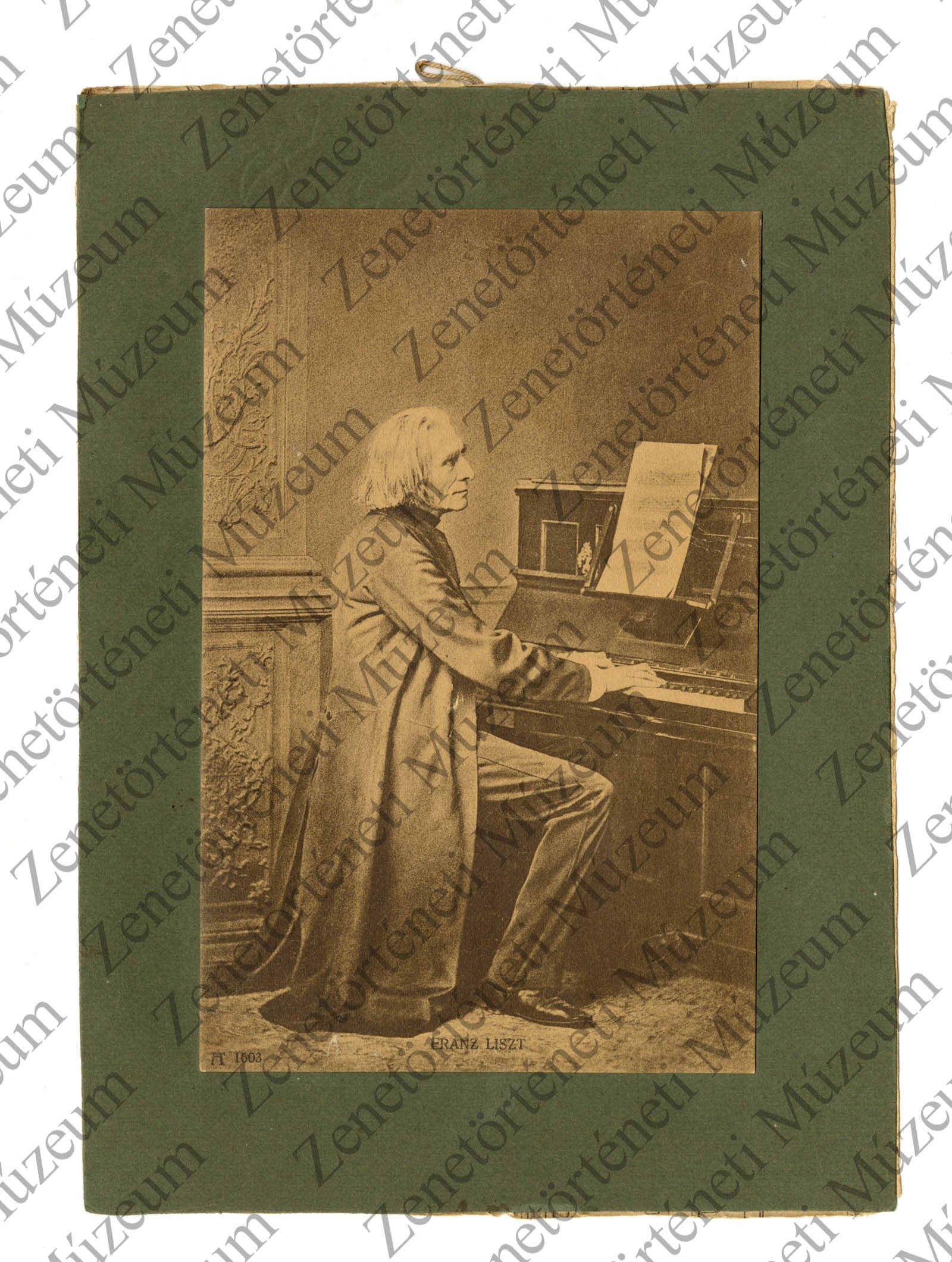 Liszt Ferenc a zongoránál (Zenetörténeti Múzeum CC BY-NC-SA)