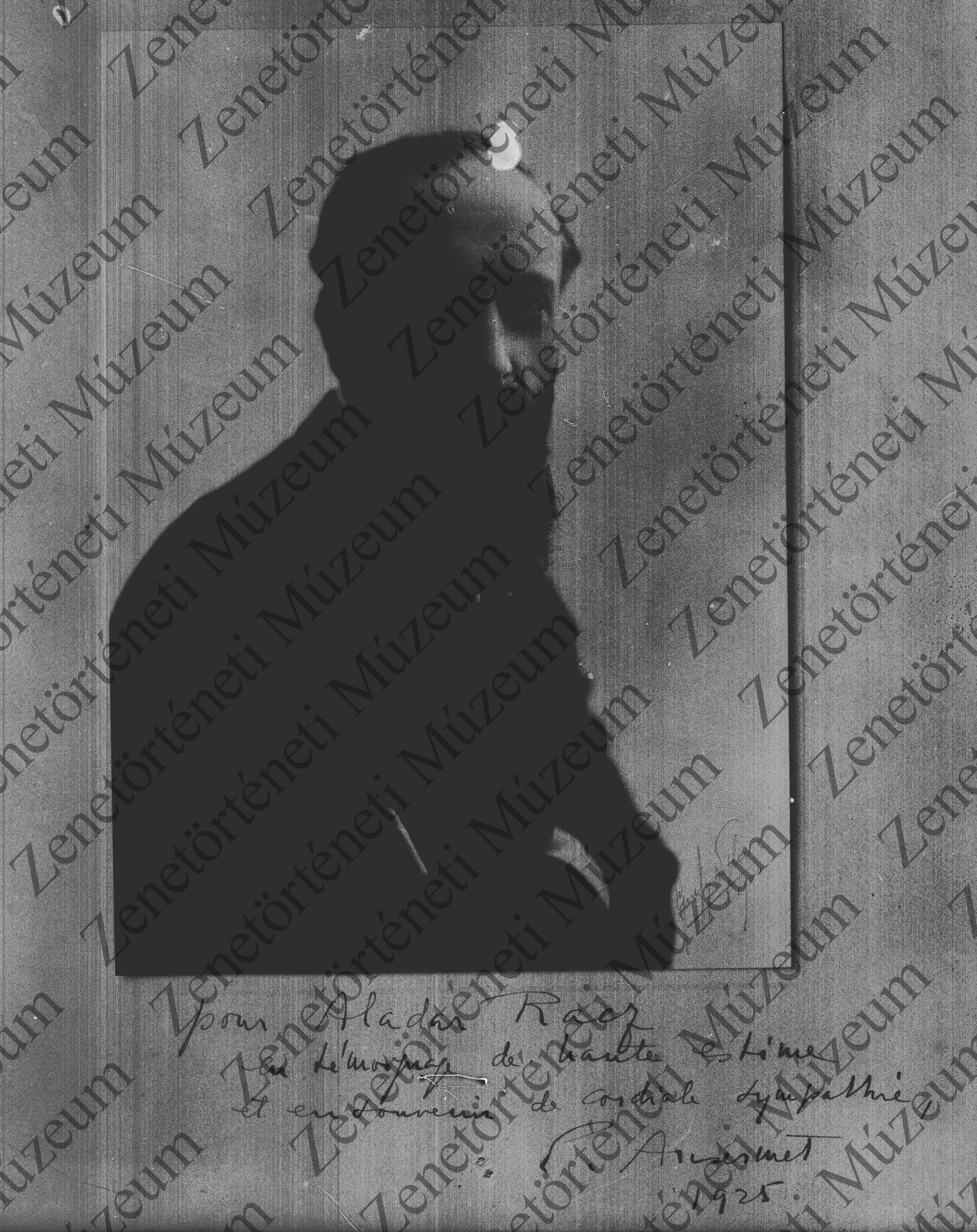 Ernest Ansermet Rácz Aladárnak dedikált fényképe, 1925 (Zenetörténeti Múzeum CC BY-NC-SA)