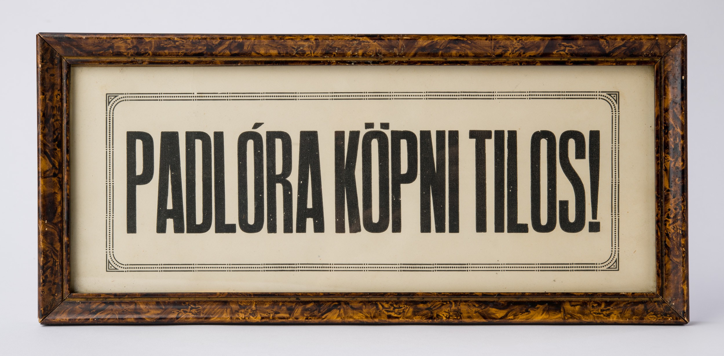 Felszólító tábla (Magyar Kereskedelmi és Vendéglátóipari Múzeum CC BY-NC-SA)