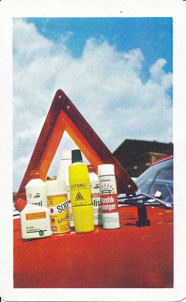 Autóápolási cikkeket vásároljon az Autóápolási Szaküzletekben kártyanaptár 1973 (Magyar Kereskedelmi és Vendéglátóipari Múzeum CC BY-NC-SA)