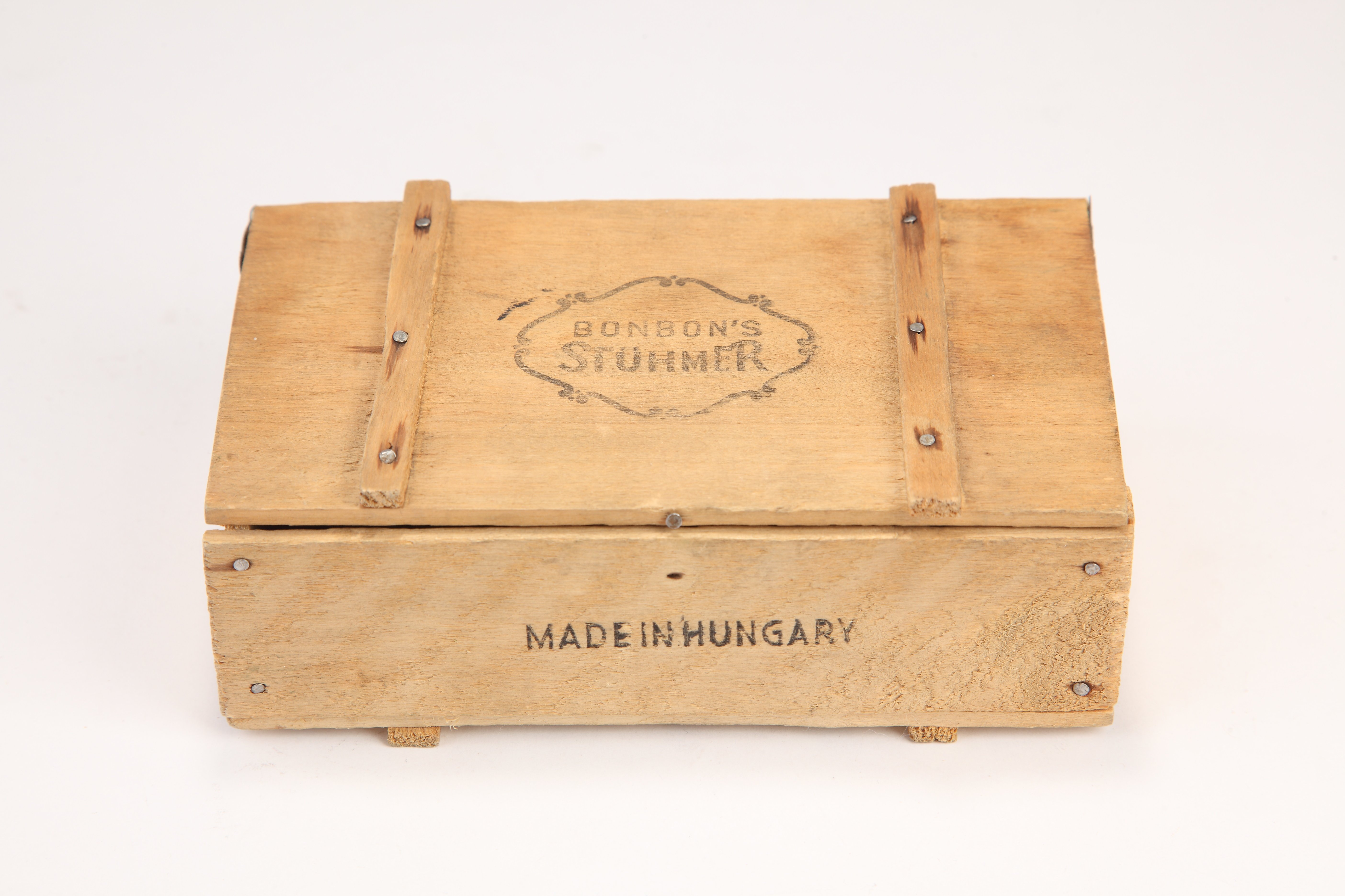 Stühmer bonbonos doboz (Magyar Kereskedelmi és Vendéglátóipari Múzeum CC BY-NC-SA)