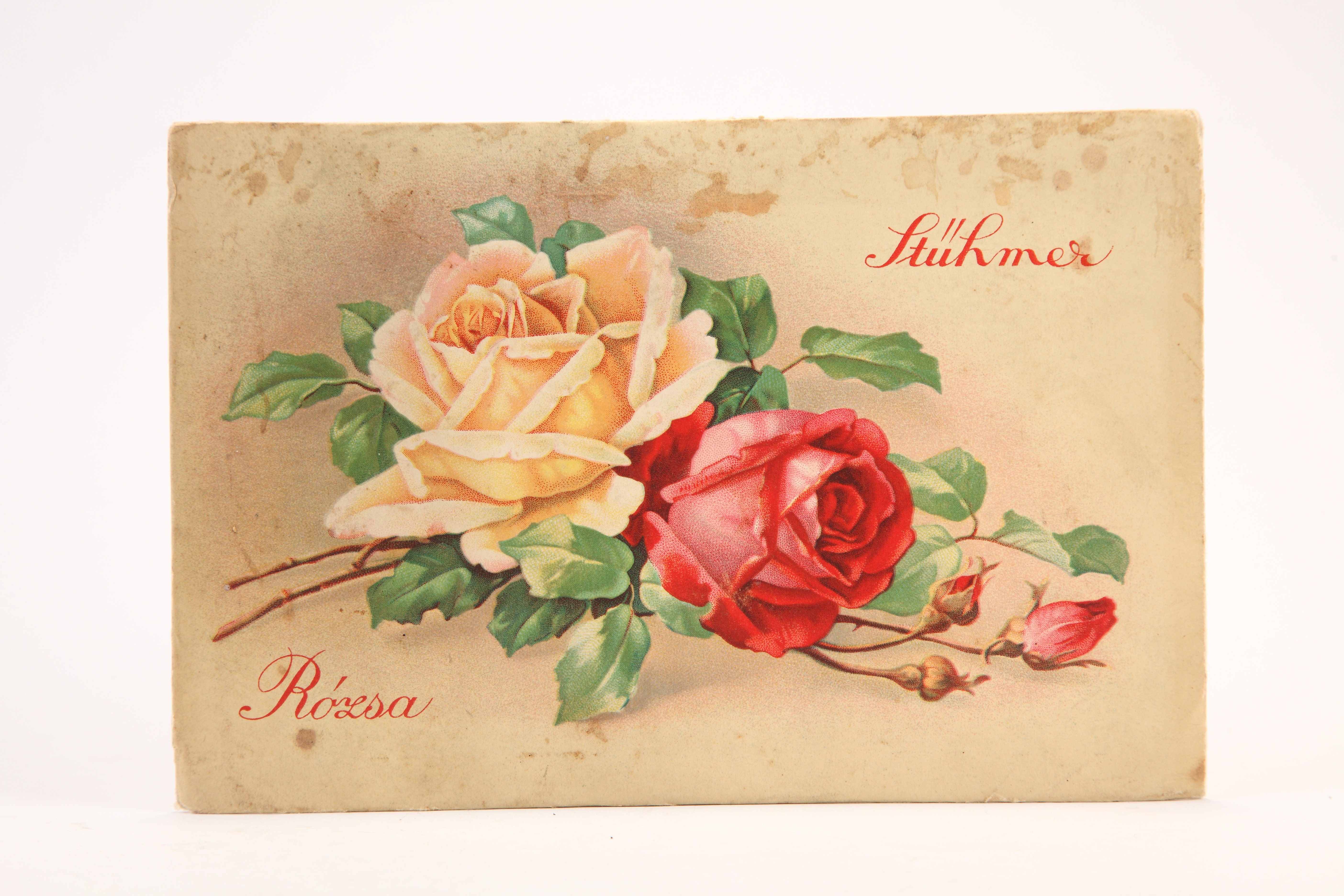 Stühmer Rózsa bonbon papírkqrton doboz fedele egy sárga és egy piros rózsával (Magyar Kereskedelmi és Vendéglátóipari Múzeum CC BY-NC-SA)