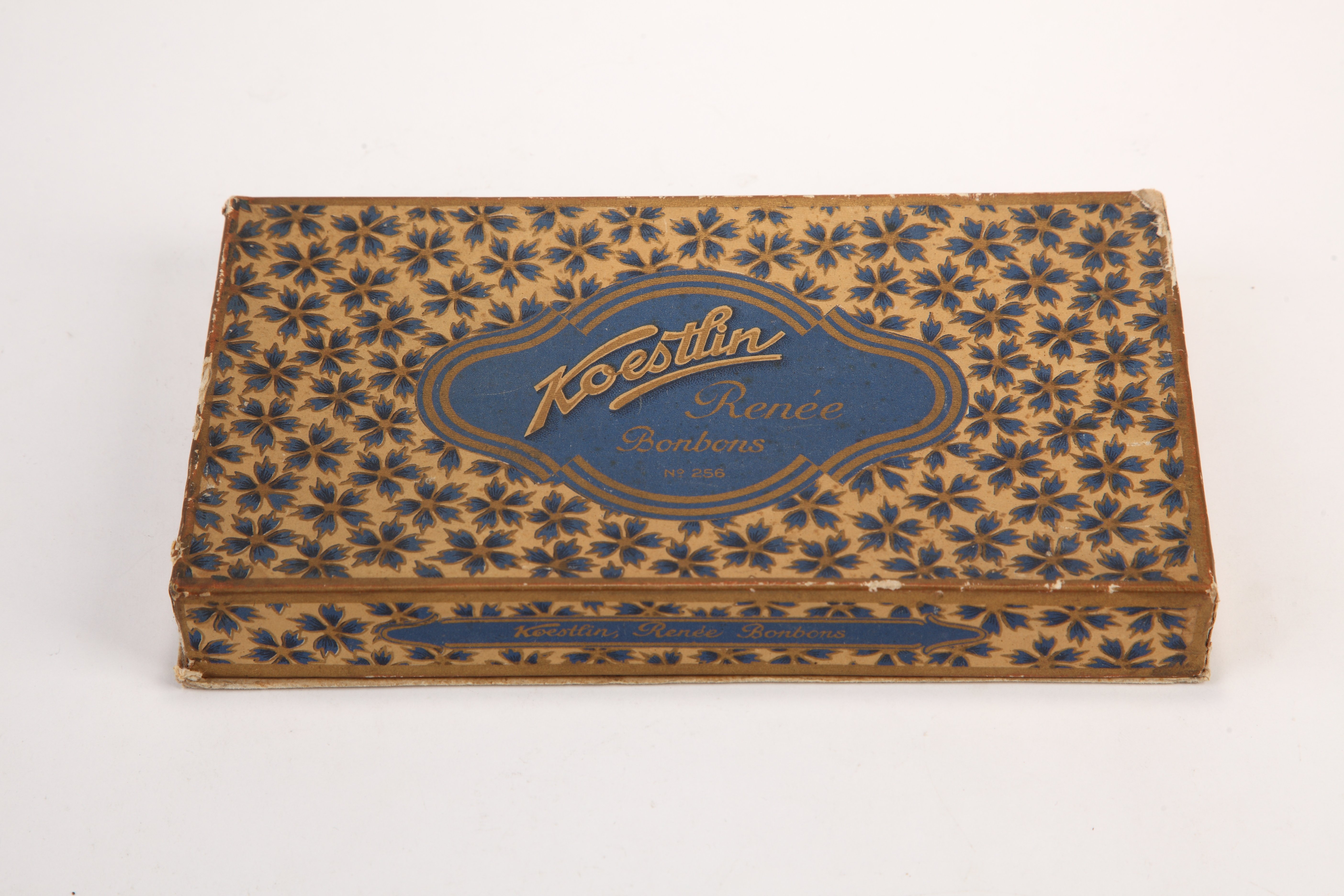 Koestlin Renée Bonbonos doboz (Magyar Kereskedelmi és Vendéglátóipari Múzeum CC BY-NC-SA)