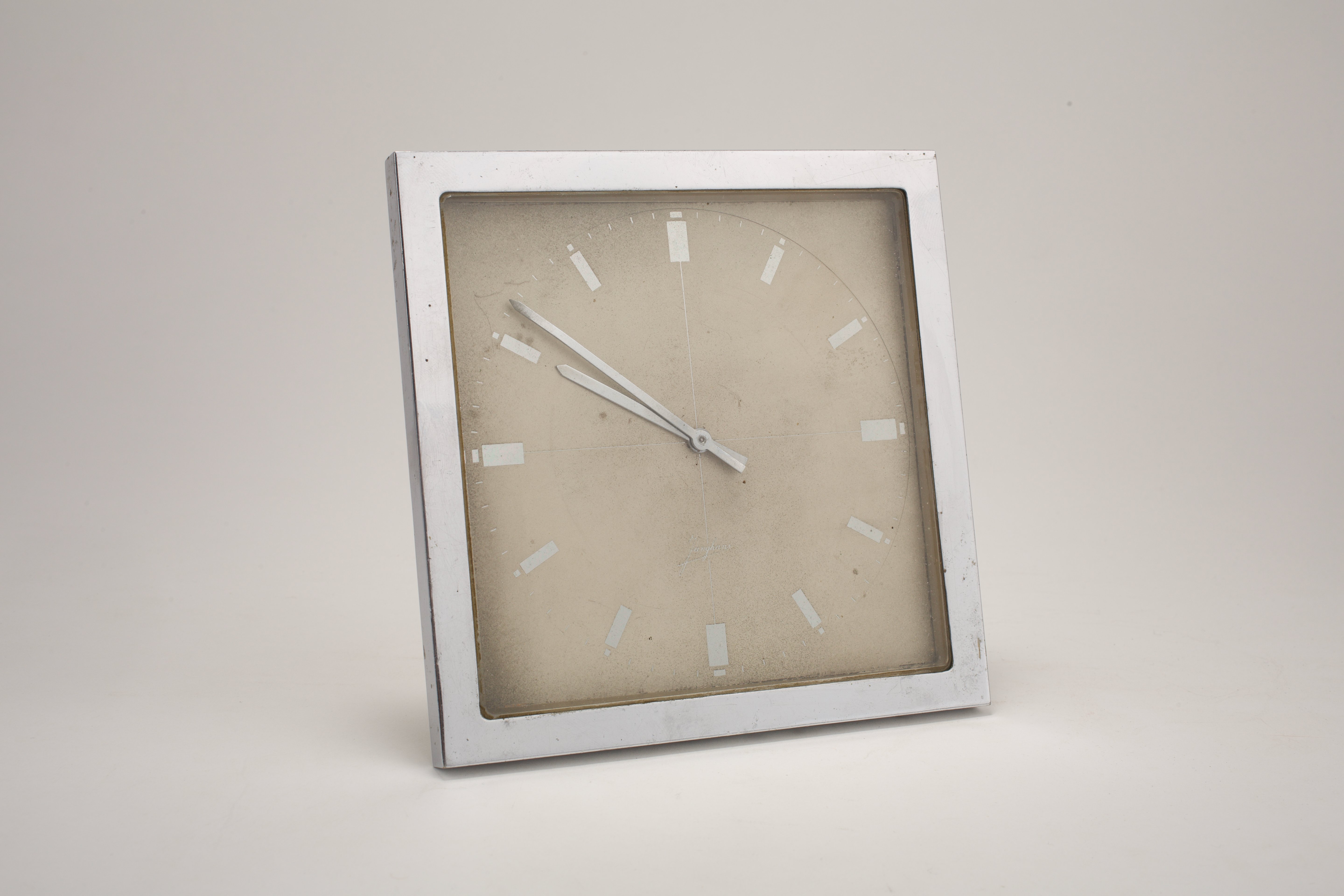 Junghans asztali óra (Magyar Kereskedelmi és Vendéglátóipari Múzeum CC BY-NC-SA)