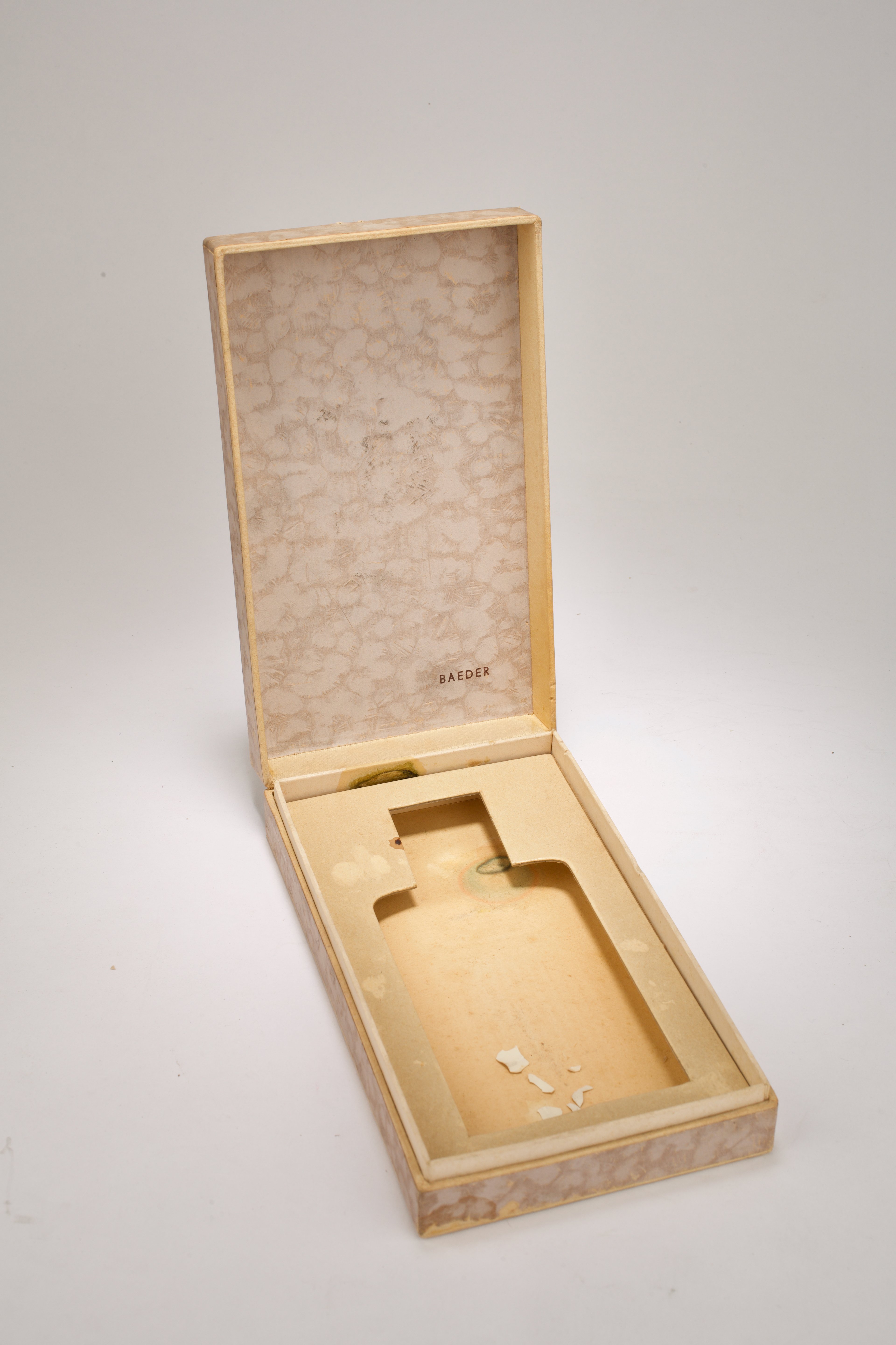 Régi áru, kölnis üveg doboza (Magyar Kereskedelmi és Vendéglátóipari Múzeum CC BY-NC-SA)
