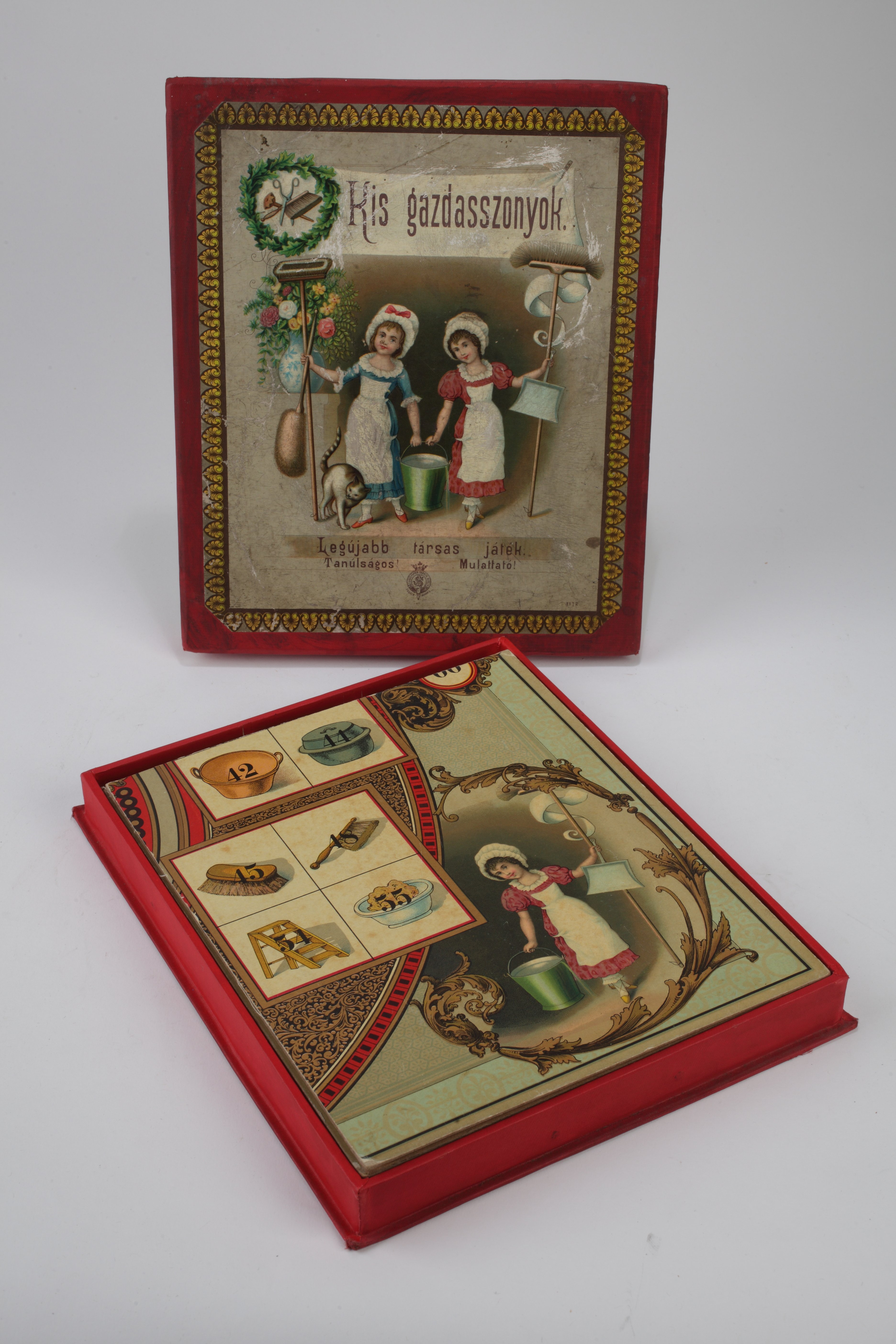Társasjáték eredeti dobozában - Kis gazdasszonyok (Magyar Kereskedelmi és Vendéglátóipari Múzeum CC BY-NC-SA)