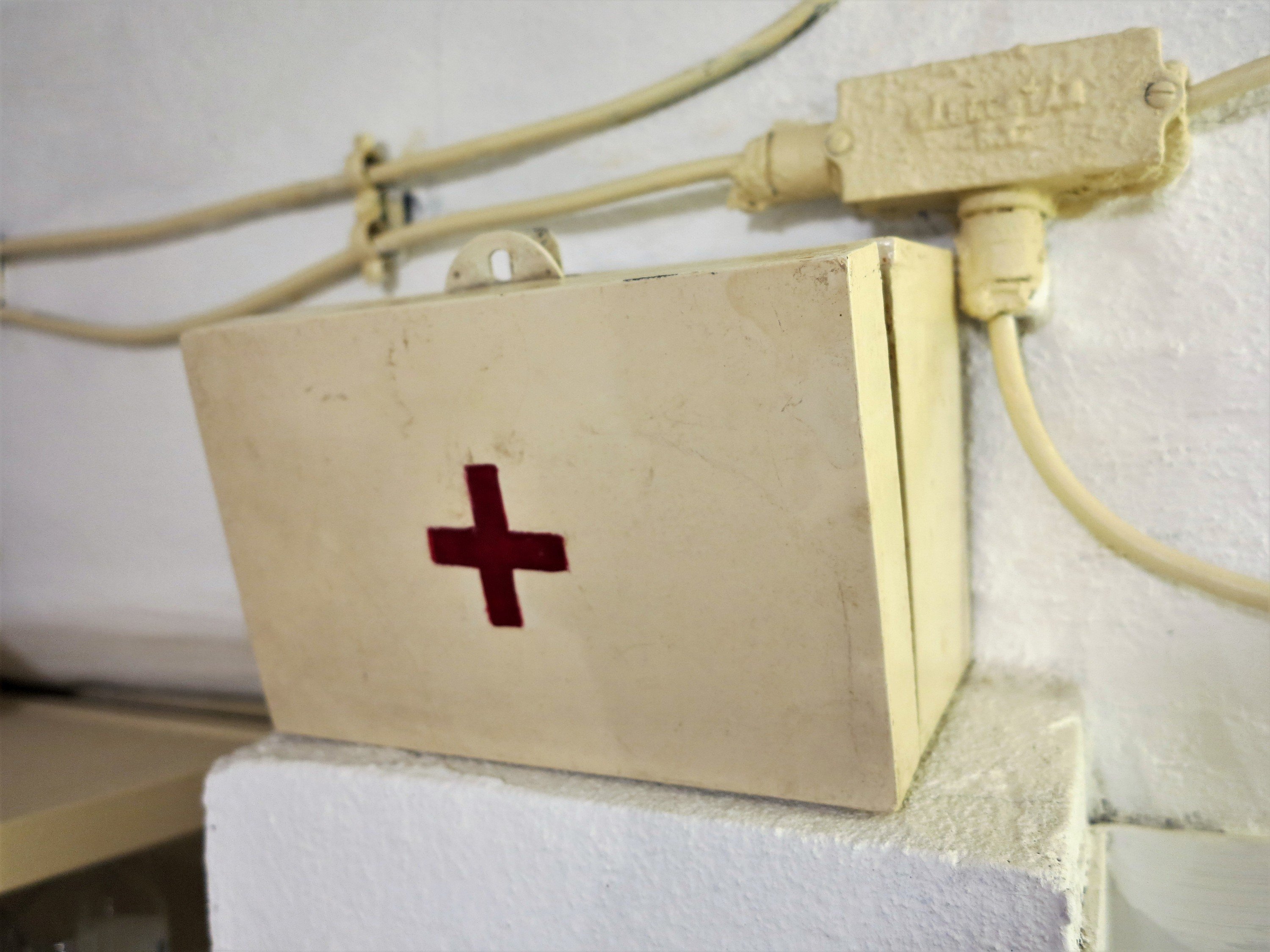 Egészségügyi doboz (Sziklakórház Atombunker Múzeum CC BY-NC-SA)