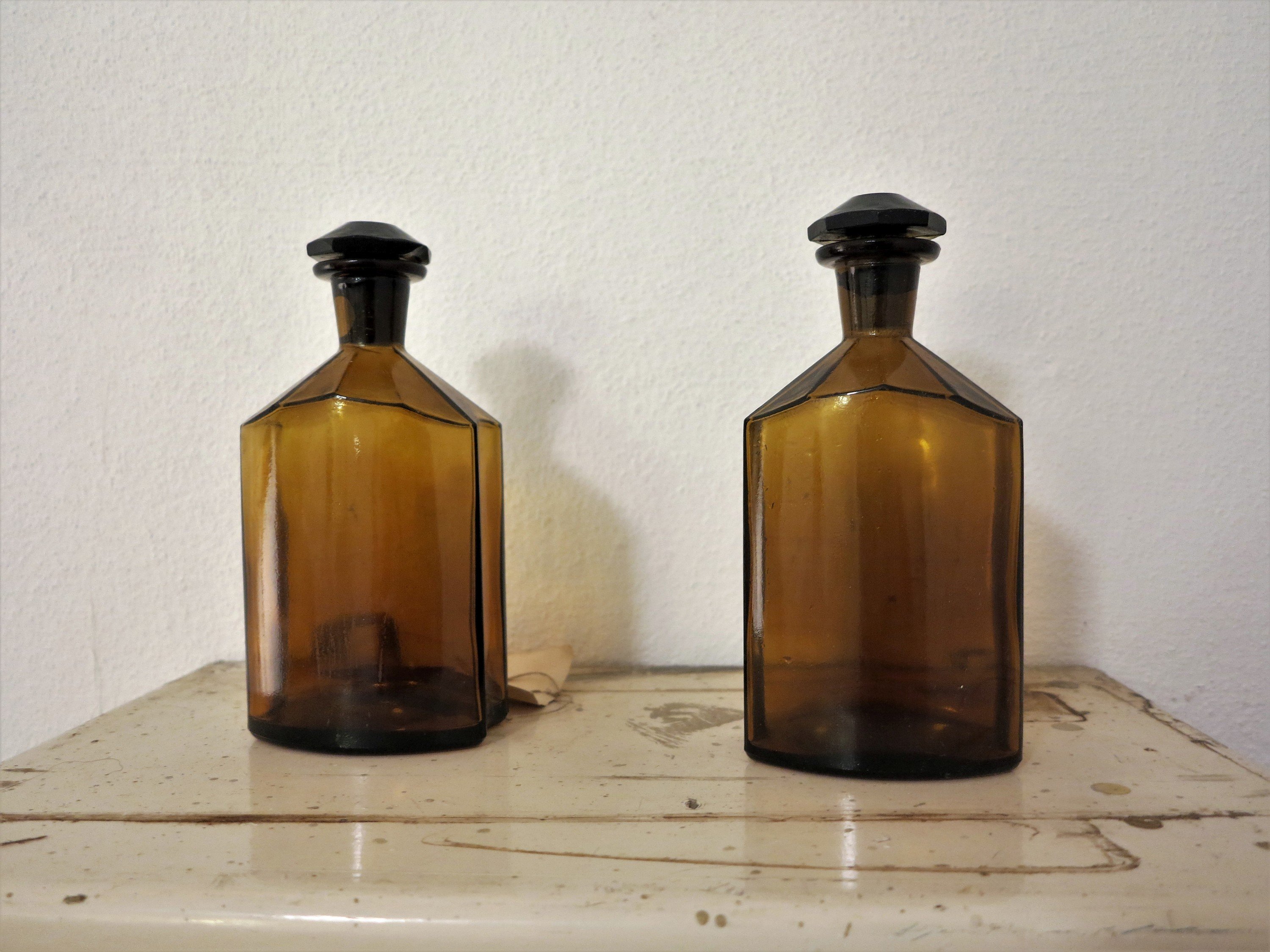 Tároló üvegek (Sziklakórház Atombunker Múzeum CC BY-NC-SA)
