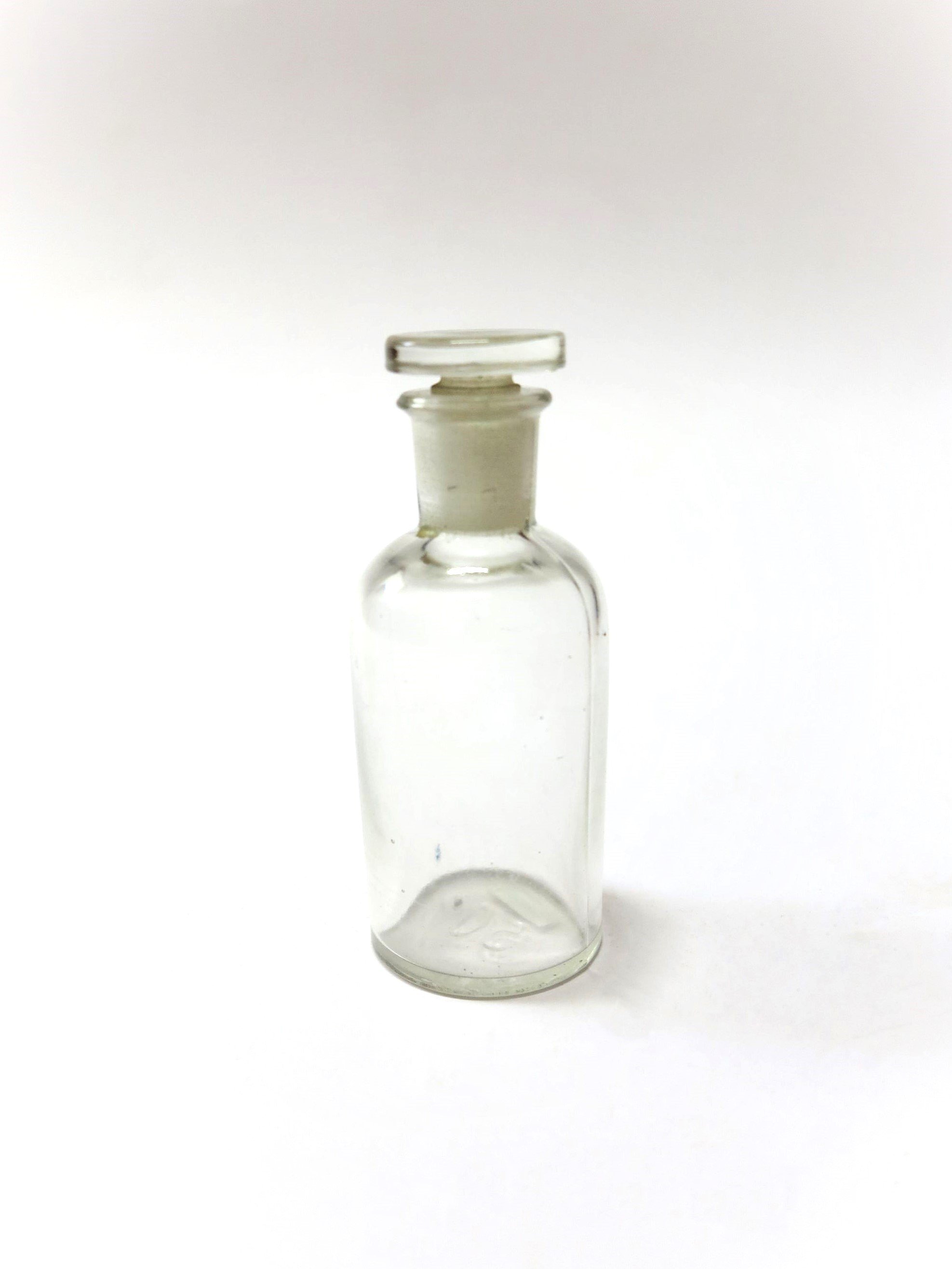 Gyógyszerészeti tároló palack (Sziklakórház Atombunker Múzeum CC BY-NC-SA)