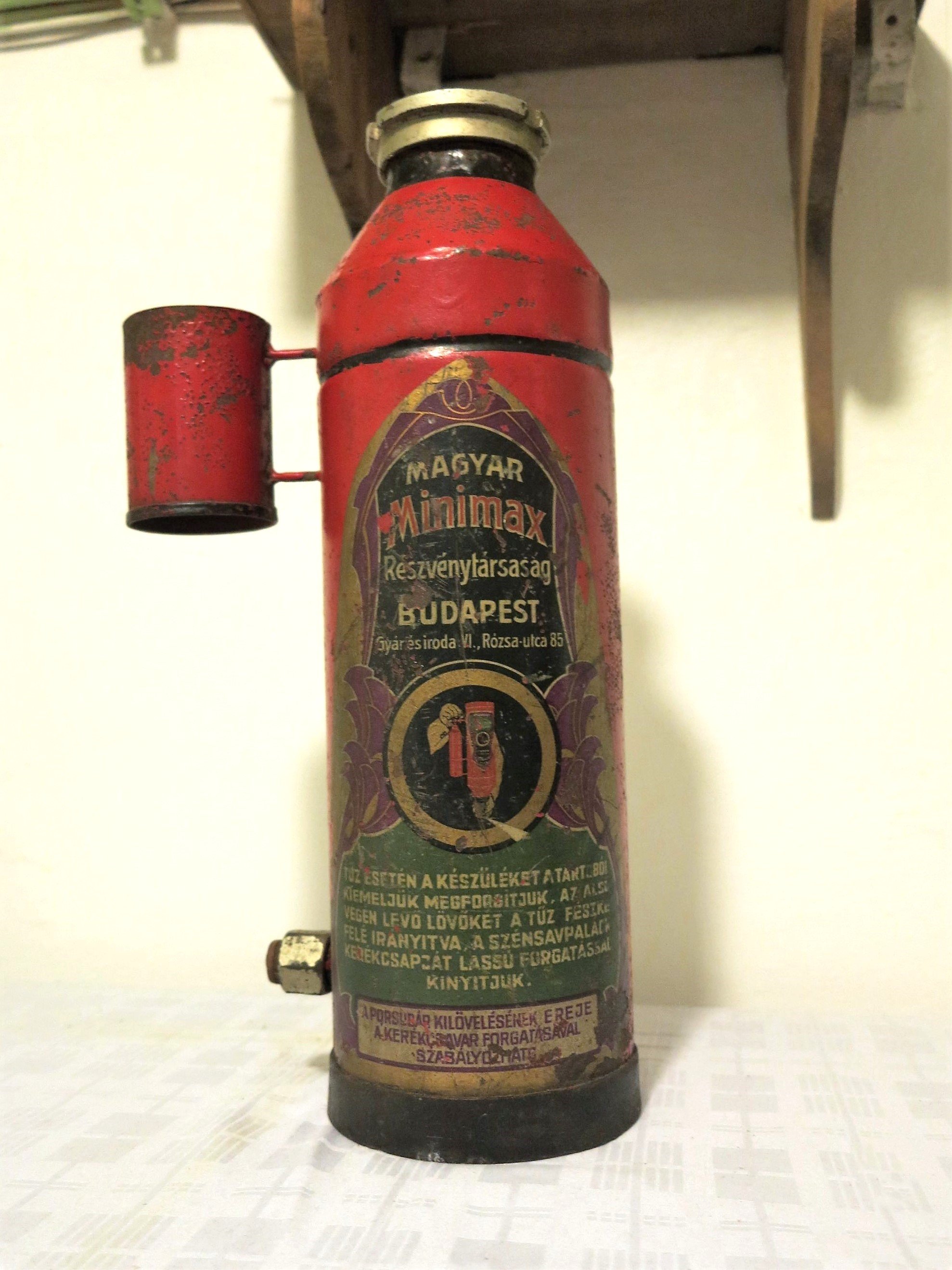 Tűzoltó készülék (Sziklakórház Atombunker Múzeum CC BY-NC-SA)