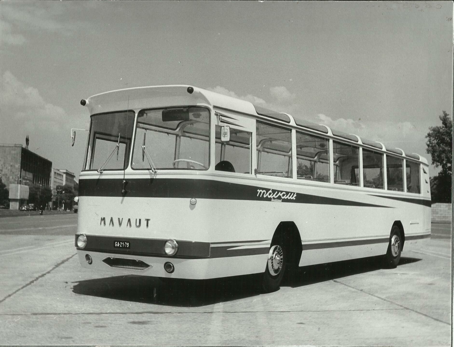 Mávaut buszok (Angyalföldi Helytörténeti Gyűjtemény CC BY-NC-SA)
