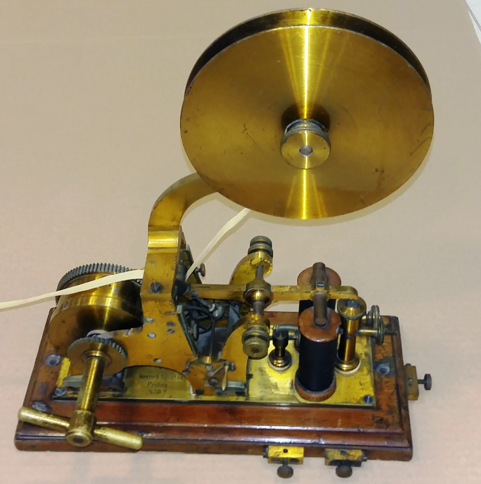 Morse rendszerű, fedetlen domboríró távíró (Postamúzeum CC BY-NC-SA)