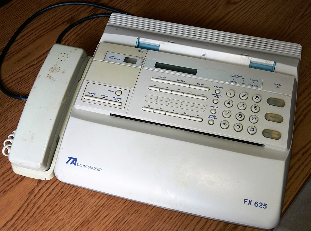 Telefax és telefonkészülék  (Postamúzeum CC BY-NC-SA)