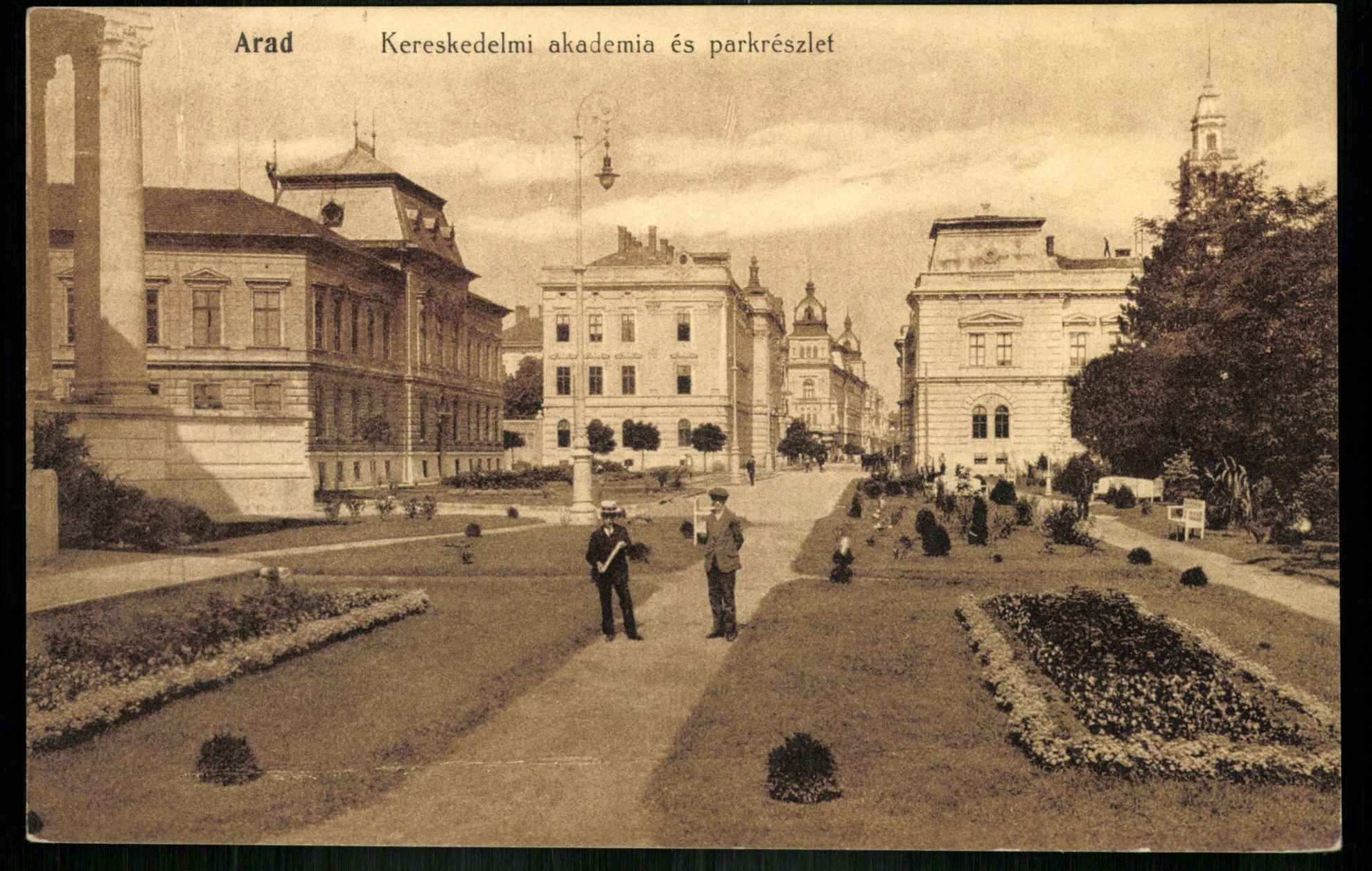 Arad; Kereskedelmi Akadémia és parkrészlet (Magyar Kereskedelmi és Vendéglátóipari Múzeum CC BY-NC-ND)