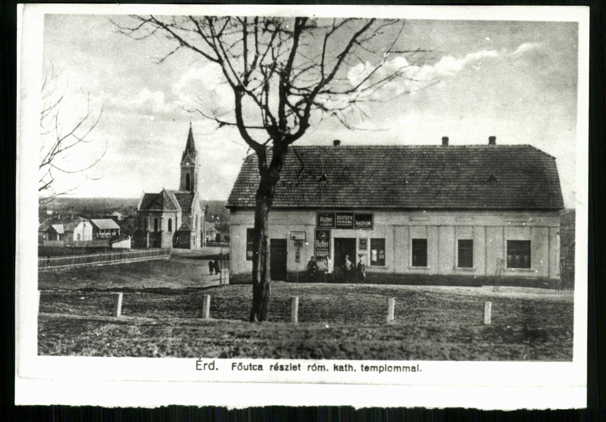Érd; Fő utca részlet római katolikus templommal (Magyar Kereskedelmi és Vendéglátóipari Múzeum CC BY-NC-ND)
