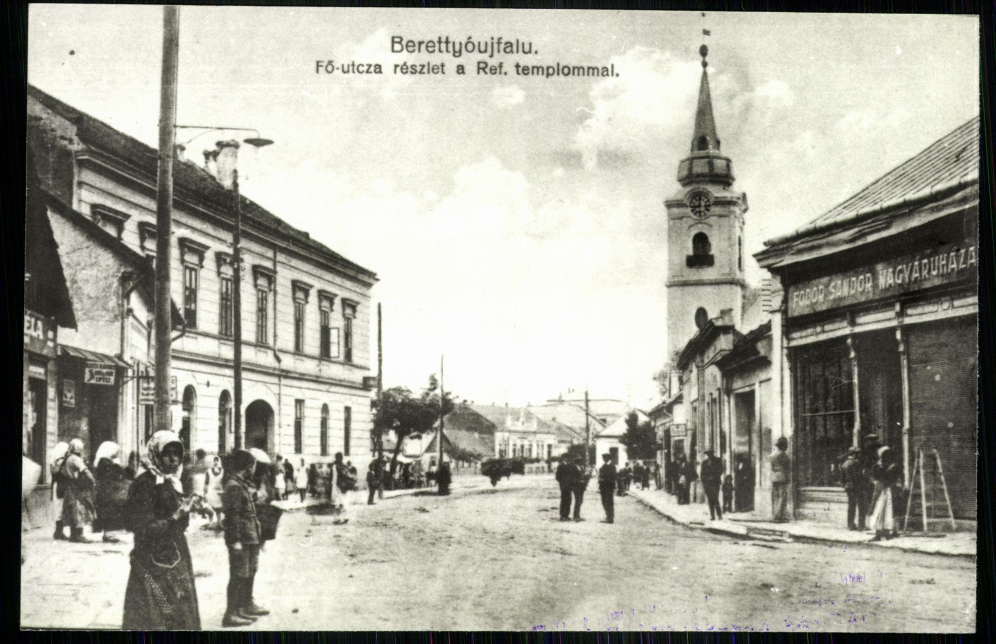 Berettyóújfalu; Fő utca részlet a református templommal (Magyar Kereskedelmi és Vendéglátóipari Múzeum CC BY-NC-ND)