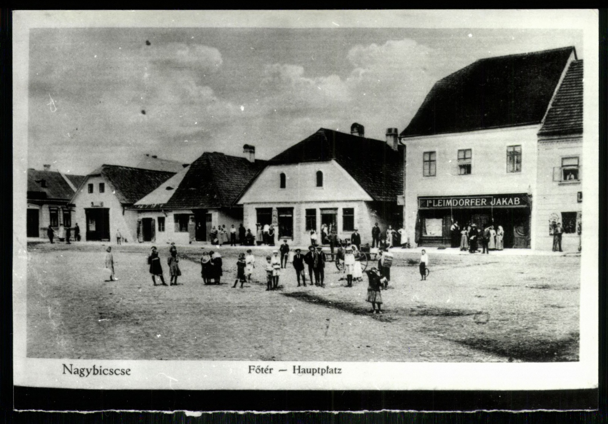 Nagybiccse; Főtér (Magyar Kereskedelmi és Vendéglátóipari Múzeum CC BY-NC-ND)