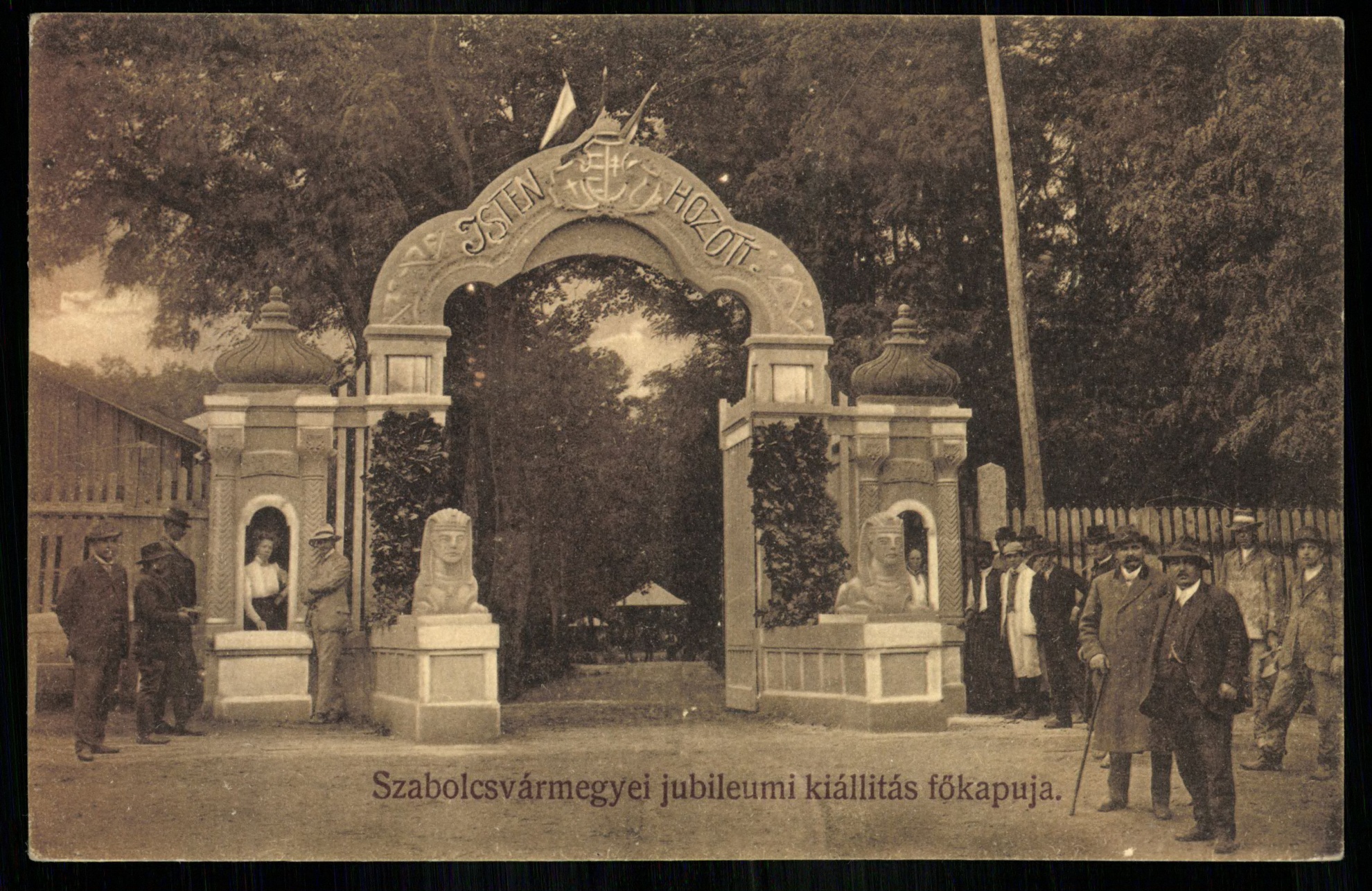 Nyíregyháza; Szabolcs vármegyei jubileumi kiállítás főkapuja (Magyar Kereskedelmi és Vendéglátóipari Múzeum CC BY-NC-ND)