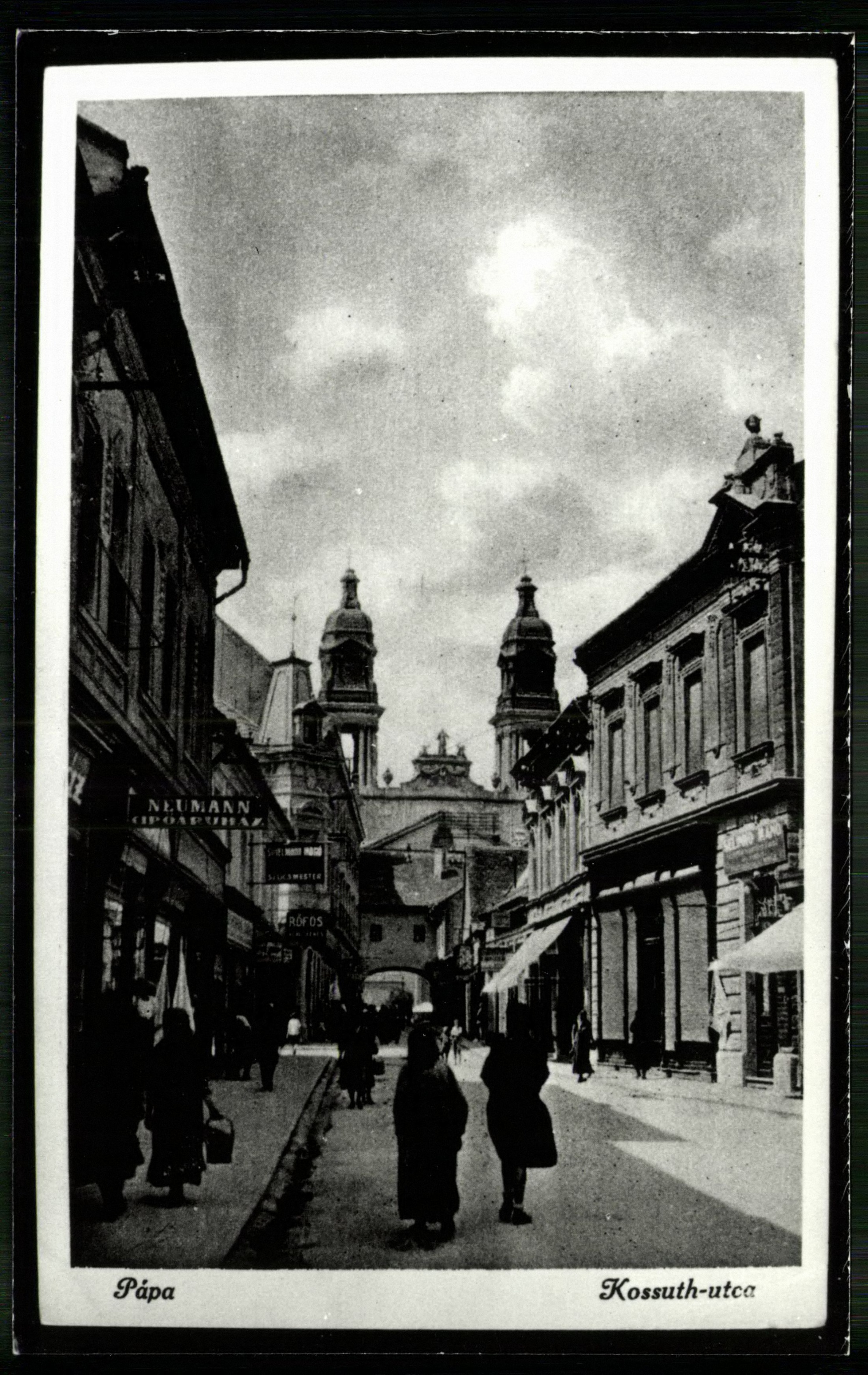 Pápa; Kossuth utca (Magyar Kereskedelmi és Vendéglátóipari Múzeum CC BY-NC-ND)