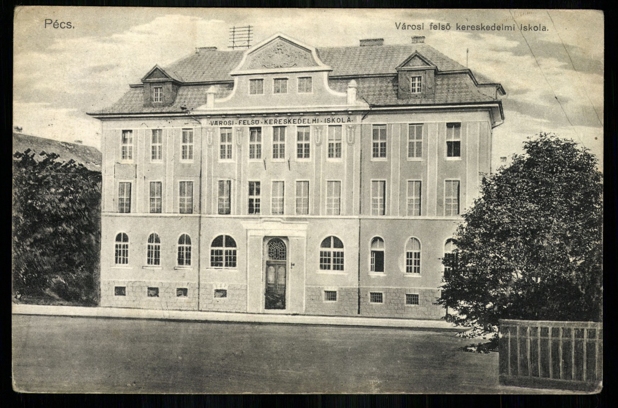 Pécs; Városi felsőkereskedelmi iskola (Magyar Kereskedelmi és Vendéglátóipari Múzeum CC BY-NC-ND)
