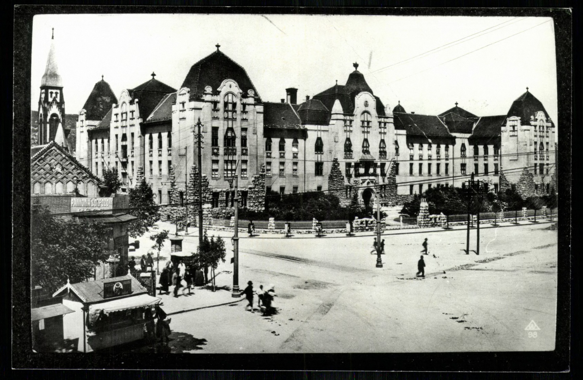 Pécs; M.A.V. üzletvezetőségi palota (Magyar Kereskedelmi és Vendéglátóipari Múzeum CC BY-NC-ND)