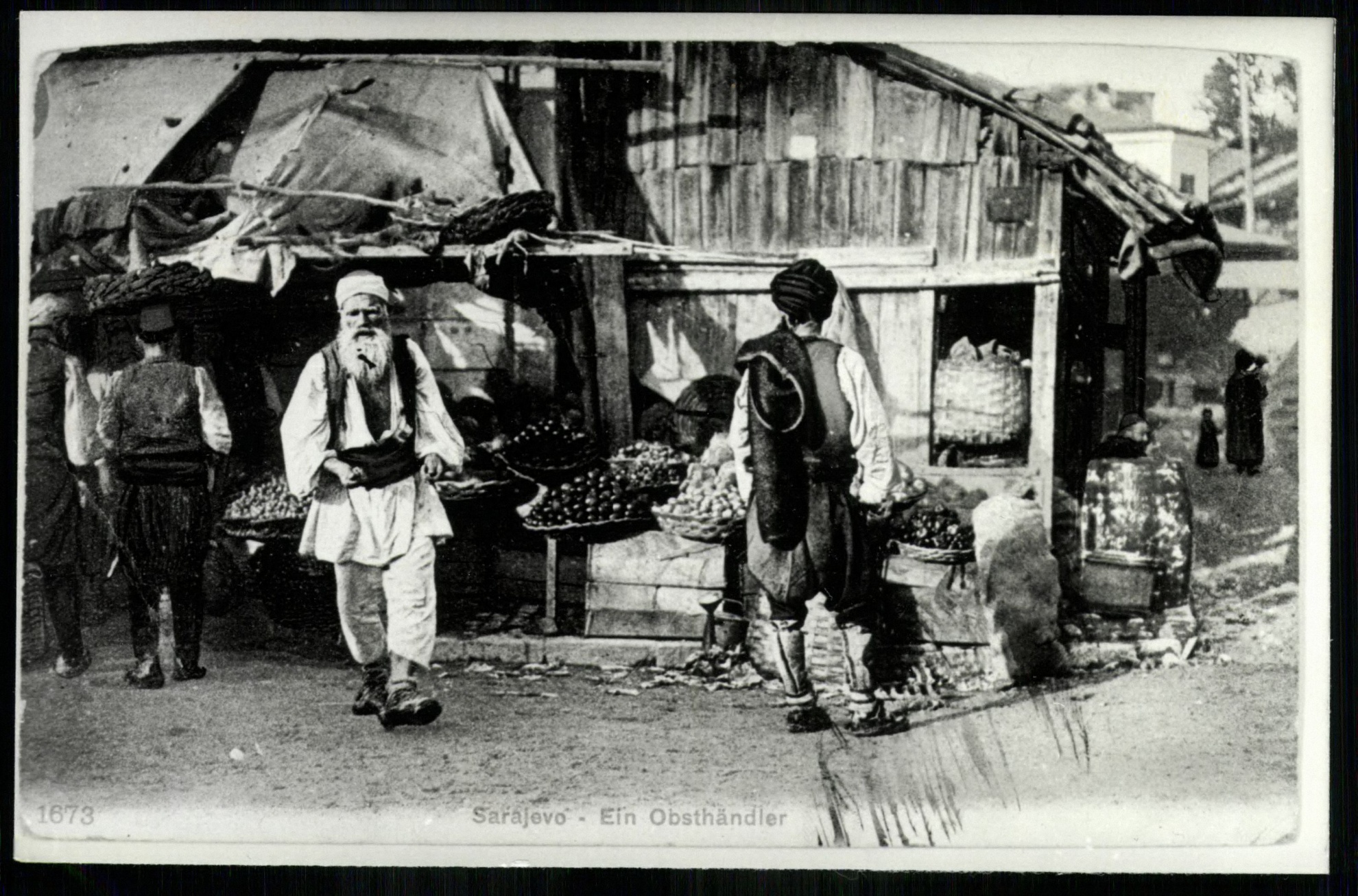 Sarajevo. Ein Obsthändler (Magyar Kereskedelmi és Vendéglátóipari Múzeum CC BY-NC-ND)