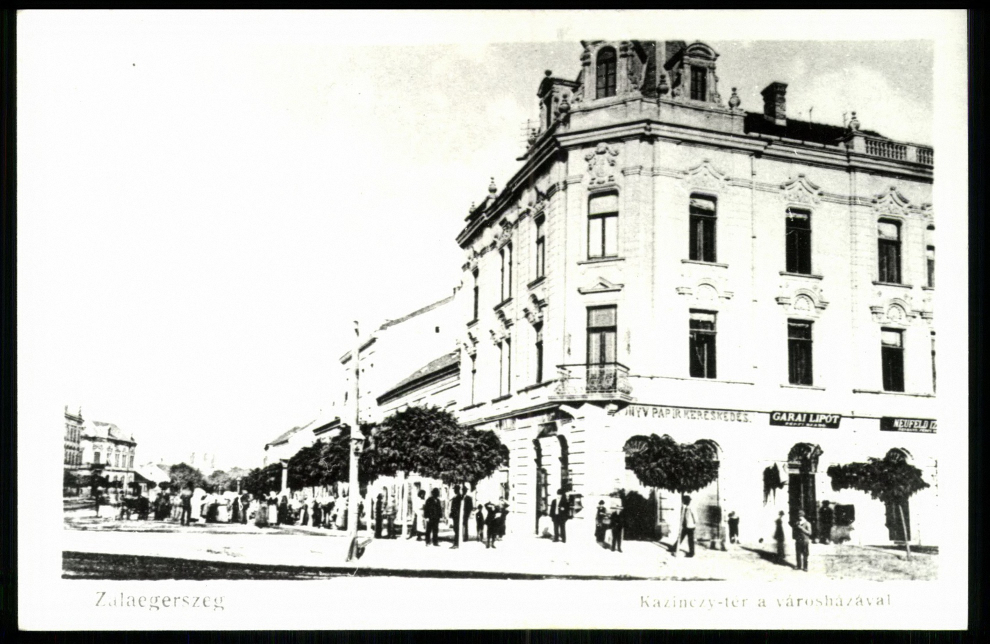 Zalaegerszeg; Kazinczy tér a Városházával (Magyar Kereskedelmi és Vendéglátóipari Múzeum CC BY-NC-ND)