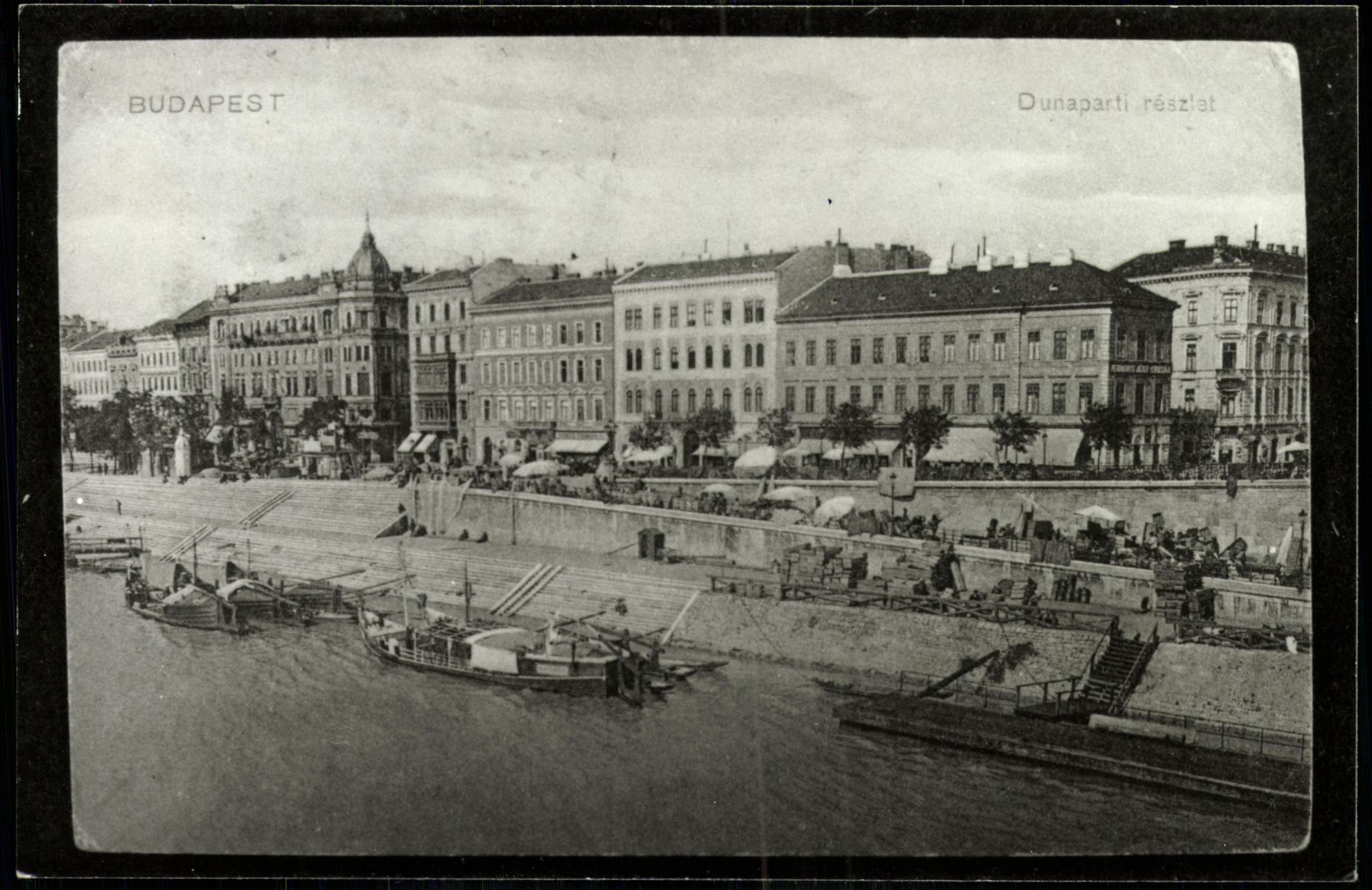 Budapest; Dunaparti részlet (Magyar Kereskedelmi és Vendéglátóipari Múzeum CC BY-NC-ND)