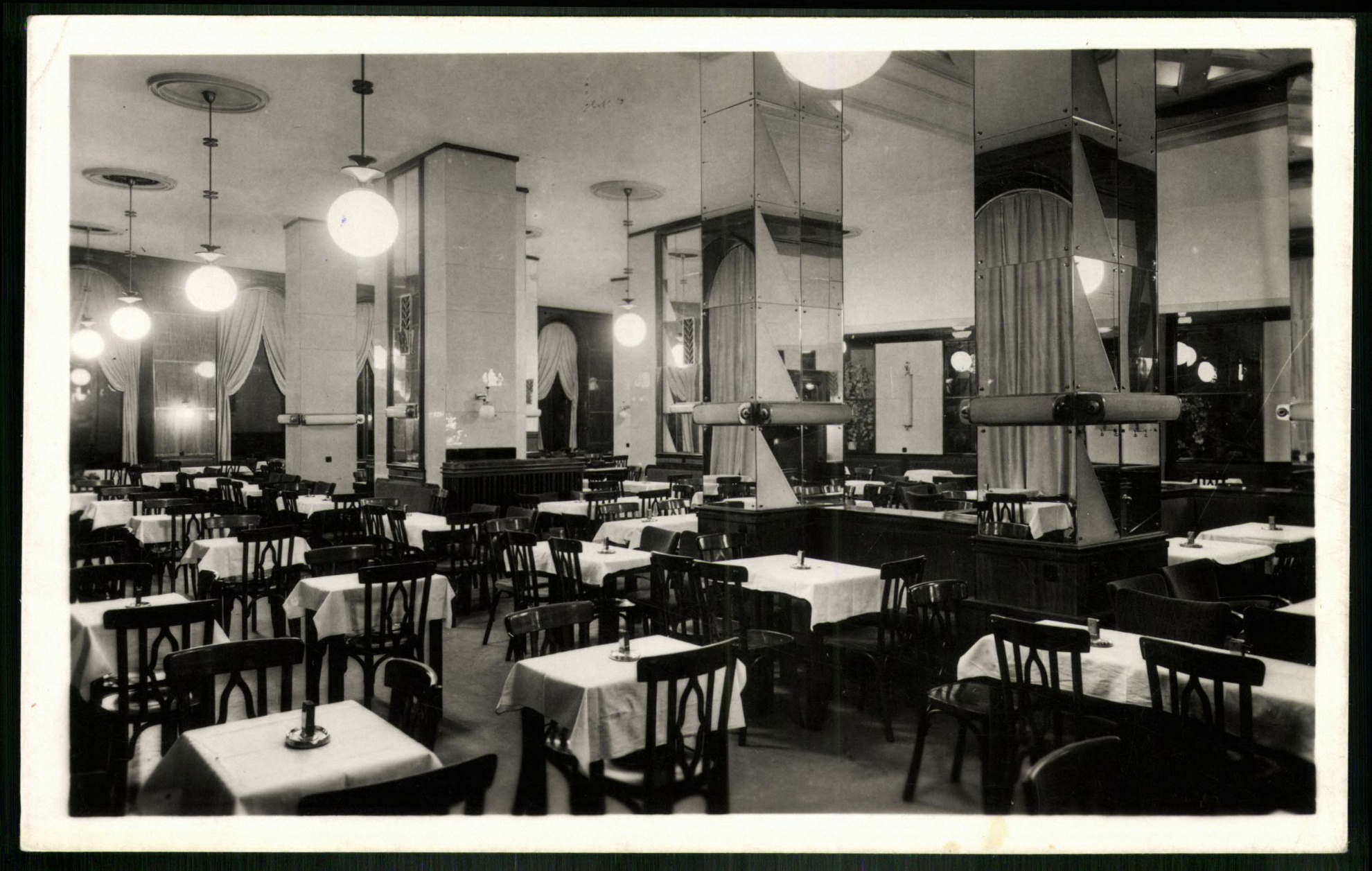Caffe Restaurant Baross Kávéház-Étterem, Budapest, József körút 45. TelefonL 130-201, 140-281. (Magyar Kereskedelmi és Vendéglátóipari Múzeum CC BY-NC-ND)