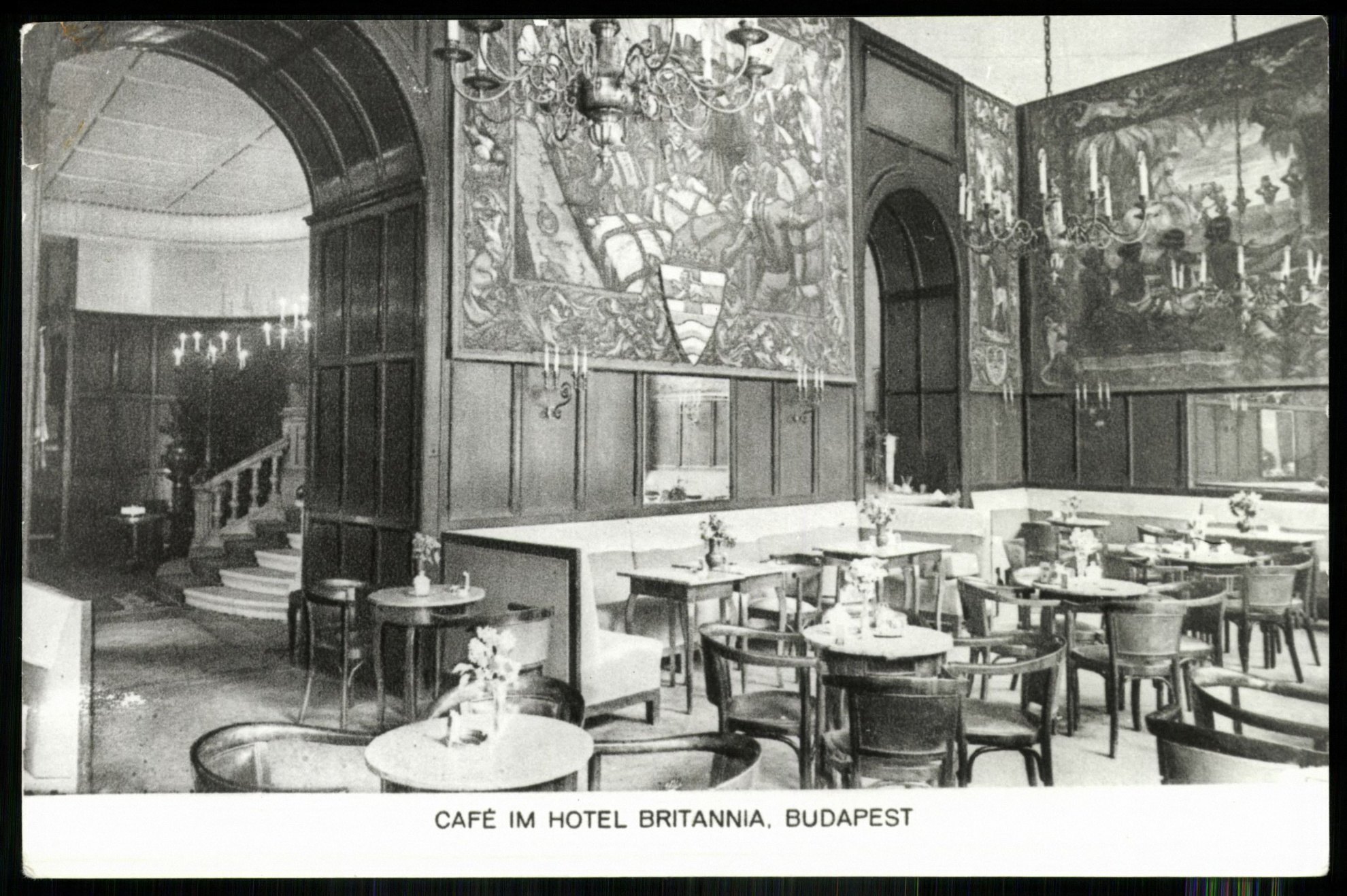 Café im Hotel Britannia, Budapest (Magyar Kereskedelmi és Vendéglátóipari Múzeum CC BY-NC-ND)