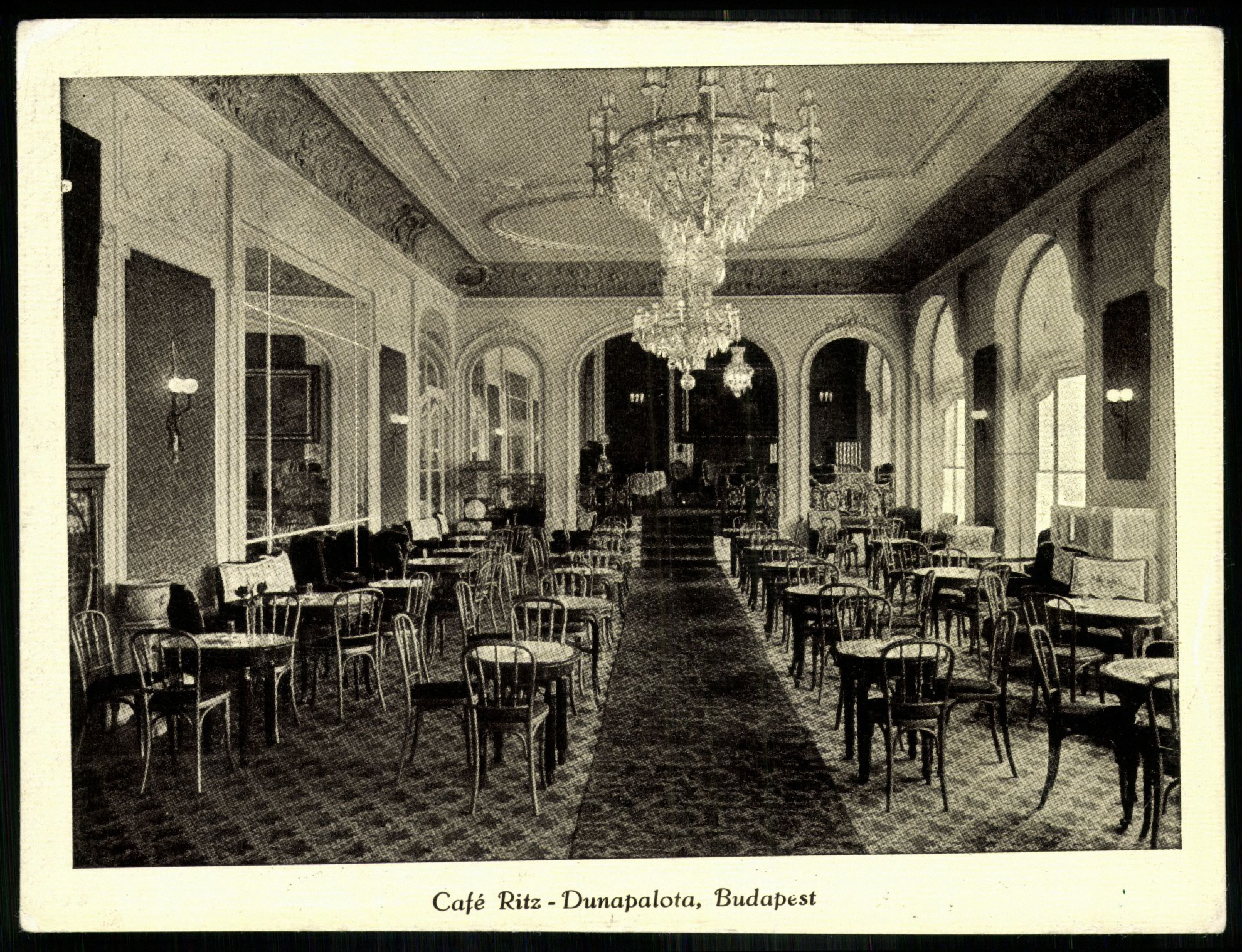 Café Ritz - Dunapalota, Budapest (Magyar Kereskedelmi és Vendéglátóipari Múzeum CC BY-NC-ND)