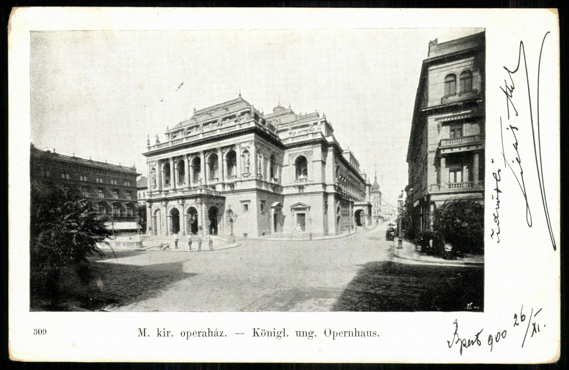 Magyar királyi Operaház: Jobbra az Opera kávéház (Magyar Kereskedelmi és Vendéglátóipari Múzeum CC BY-NC-ND)
