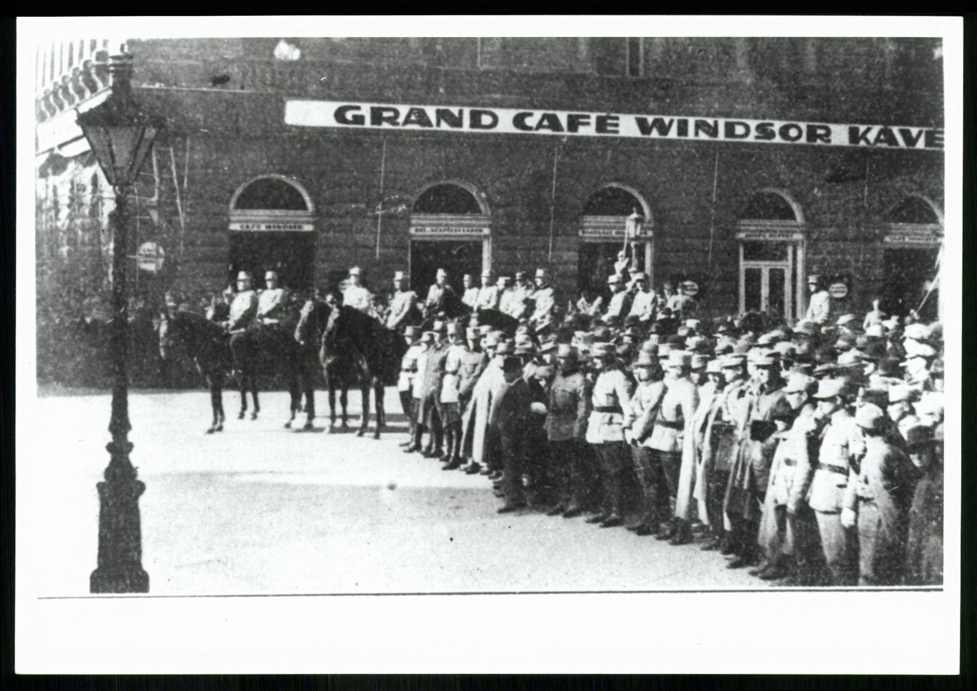 Grand Café Windsor kávéház (Magyar Kereskedelmi és Vendéglátóipari Múzeum CC BY-NC-ND)